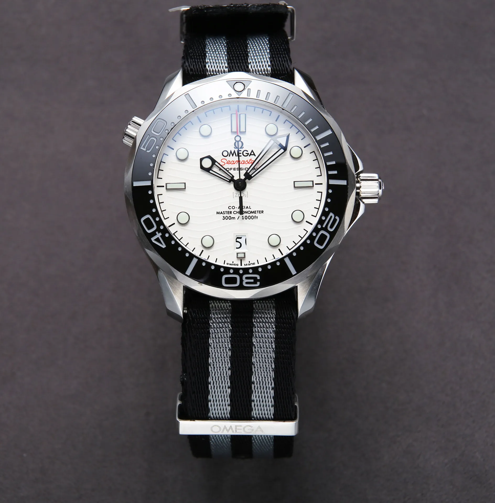 【Top Replica】💰3700! 2022 new product, Omega Seamaster 300m series, currently the latest on the market, based on the TW factory, the bezel and other details have been further revised to create the ultimate version, size 41x14.5mm, 8500 black balance automatic mechanical movement, 316 stainless steel case bracelet, ceramic bezel, sapphire mirror, super sapphire blue luminous ding, folding buckle, waterproof 200 meters⚠️Please look for exclusive quality (focus on original new machines) Focus is an attitude, produced by JH!