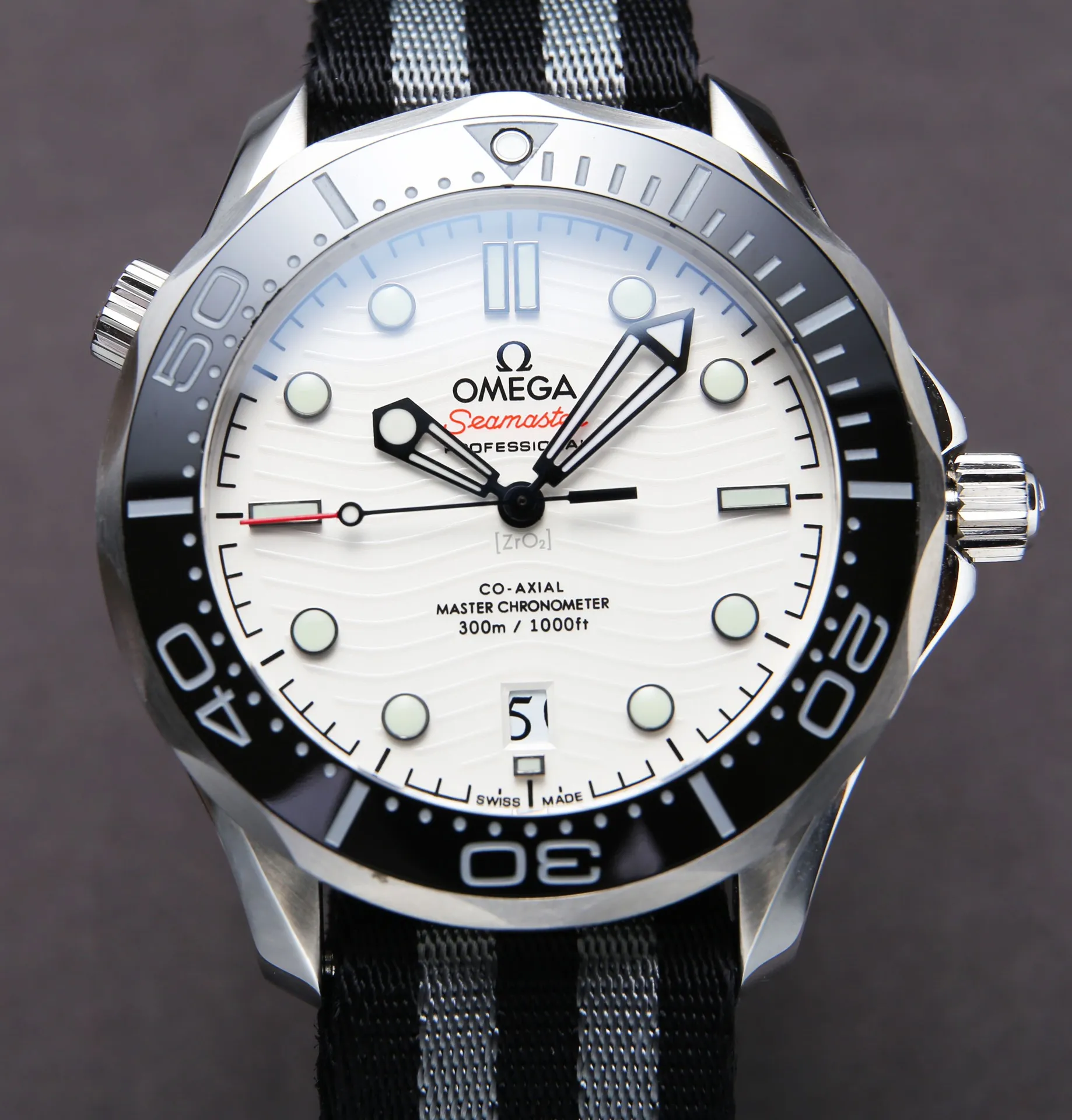【Top Replica】💰3700! 2022 new product, Omega Seamaster 300m series, currently the latest on the market, based on the TW factory, the bezel and other details have been further revised to create the ultimate version, size 41x14.5mm, 8500 black balance automatic mechanical movement, 316 stainless steel case bracelet, ceramic bezel, sapphire mirror, super sapphire blue luminous ding, folding buckle, waterproof 200 meters⚠️Please look for exclusive quality (focus on original new machines) Focus is an attitude, produced by JH!