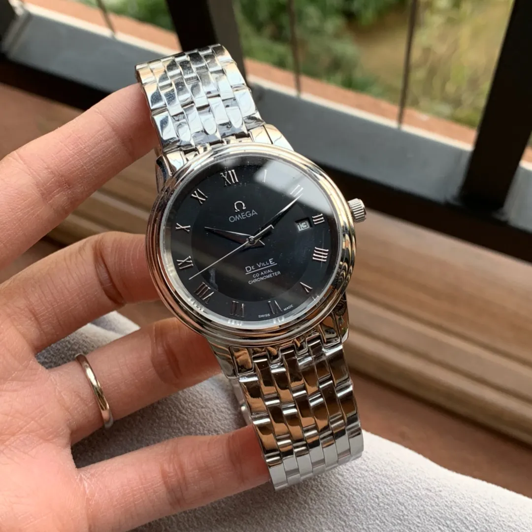 [Foreign trade import]💰1280 Omega (1:1 replica) [Type]: Fine men's watch [Strap]: Italian genuine cowhide strap (super breathable) [Movement]: Hong Kong Zhengzhu 4813 fully automatic mechanical movement (zero repair) is completely comparable to Citizen 8215 movement [Mirror]: Sapphire crystal glass (never scratched) Elegant taste, vast and ingenious Wrist treasure Size: diameter 40mm, thickness 9mm Hot sale on the market! Welcome to reprint!