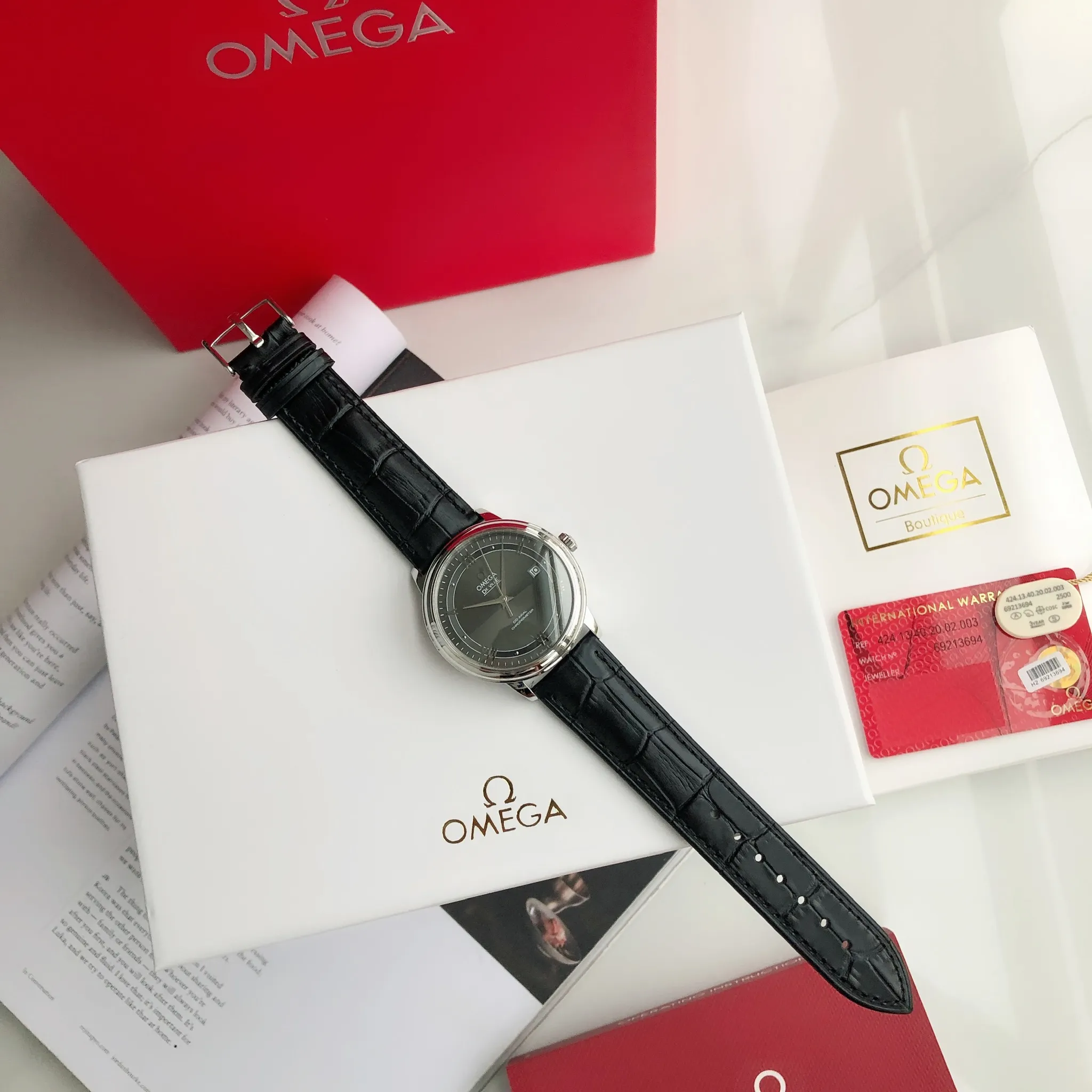 【High-end replica】💰1160! 【Customized all-in-one machine】💰1720! 2023 upgraded blockbuster model - Omega Butterfly De Ville series men's watch [Casual, simple and classic hot model] After the De Ville series was discontinued last year, the factory persisted in adhering to the concept of providing better prices and being more people-friendly. It spent nearly a year strictly controlling and selecting high-quality suppliers of various accessories. Thanks to the strong support of a replica factory, it has worked hard to create today's upgraded and high-quality products at the same price‼ ️ This upgrade uses the same-level lettering from a certain factory, corrects the original synchronous stretch clasp, and passes the factory damage test to ensure excellent quality [Movement] Equipped with zero repair 💯 Brand new Citizen 9015 all-in-one automatic mechanical movement, precise travel time and long-lasting, highly recognized by watch friends [Case] 316L stainless steel case, modified and beautiful body The bottom cover is embossed according to the original synchronized track text. The 39.5mm shell size adheres to the same original details. Curved dial. 100-meter depth waterproof. Scratch-resistant sapphire mirror. [Bracelet] Use 316L stainless steel bracelet with original folding stretch buckle of the same material or calfskin strap. This picture is a real shot of a customized all-in-one machine!