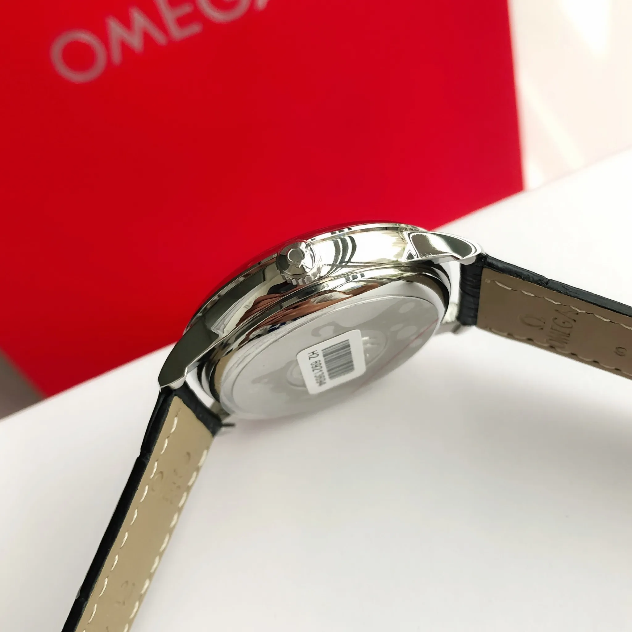 【High-end replica】💰1160! 【Customized all-in-one machine】💰1720! 2023 upgraded blockbuster model - Omega Butterfly De Ville series men's watch [Casual, simple and classic hot model] After the De Ville series was discontinued last year, the factory persisted in adhering to the concept of providing better prices and being more people-friendly. It spent nearly a year strictly controlling and selecting high-quality suppliers of various accessories. Thanks to the strong support of a replica factory, it has worked hard to create today's upgraded and high-quality products at the same price‼ ️ This upgrade uses the same-level lettering from a certain factory, corrects the original synchronous stretch clasp, and passes the factory damage test to ensure excellent quality [Movement] Equipped with zero repair 💯 Brand new Citizen 9015 all-in-one automatic mechanical movement, precise travel time and long-lasting, highly recognized by watch friends [Case] 316L stainless steel case, modified and beautiful body The bottom cover is embossed according to the original synchronized track text. The 39.5mm shell size adheres to the same original details. Curved dial. 100-meter depth waterproof. Scratch-resistant sapphire mirror. [Bracelet] Use 316L stainless steel bracelet with original folding stretch buckle of the same material or calfskin strap. This picture is a real shot of a customized all-in-one machine!