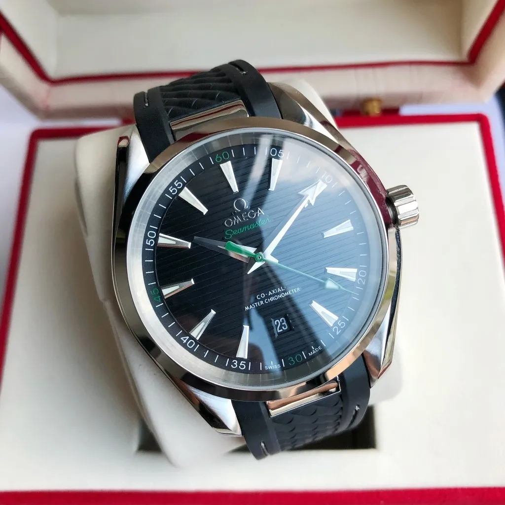 【Customized all-in-one machine】💰1720! Omega Seamaster 150-meter watch [Ocean charm, classic hot model] The classic and timeless design is very characteristic of the Omega brand [Movement] Equipped with the imported brand new Citizen 9015 all-in-one automatic mechanical movement, accurate travel time and long-lasting, highly recognized by watch friends [Case] 316L stainless steel case, modified and beautiful body, original consistent 41.5mm diameter, curved dial, depth waterproof to 200 meters [Bracelet] imported rubber strap Equipped with the original folding clasp of the same material, the details are synchronized with the original product ⚠️Please look for the exclusive quality produced by GD