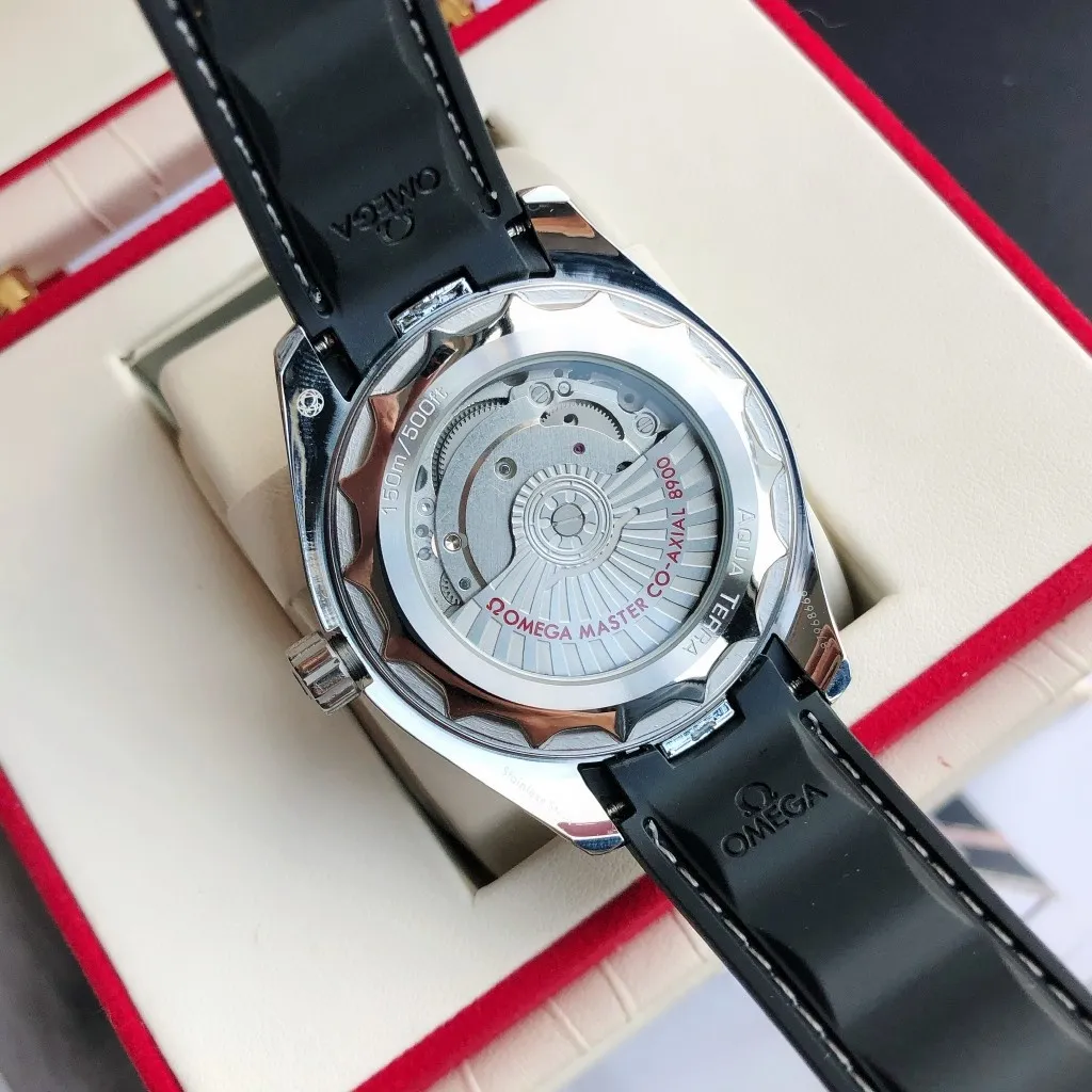 【Customized all-in-one machine】💰1720! Omega Seamaster 150-meter watch [Ocean charm, classic hot model] The classic and timeless design is very characteristic of the Omega brand [Movement] Equipped with the imported brand new Citizen 9015 all-in-one automatic mechanical movement, accurate travel time and long-lasting, highly recognized by watch friends [Case] 316L stainless steel case, modified and beautiful body, original consistent 41.5mm diameter, curved dial, depth waterproof to 200 meters [Bracelet] imported rubber strap Equipped with the original folding clasp of the same material, the details are synchronized with the original product ⚠️Please look for the exclusive quality produced by GD