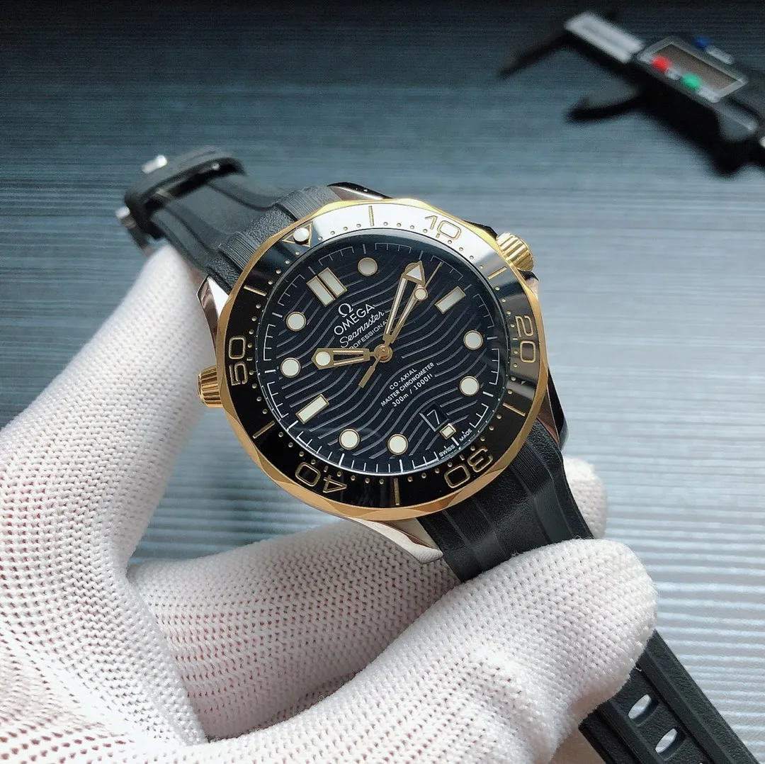 【High-end replica】💰1160! 【Top replica】💰2400! OMEGA 🎮B28 Seamaster Series 210.22.42.20.01.002 Aqua Terra Master Chronometer Watch achieves a perfect balance in presenting exquisite design and the spirit of ocean exploration, creating an elegant and outstanding charming timepiece. 🎮This time, Omega launches a new model of the Seamaster Aqua Terra watch, incorporating clever innovations into popular design elements to give the timepiece a new look. There are also extraordinary innovations inside the watch. This series of watches is equipped with 8500 automatic winding movement and has a diameter of 42mm. 🎮Sanjie exquisitely recommends men’s mechanical watches. SJ has carefully designed ultra-realistic photo shoots for you.