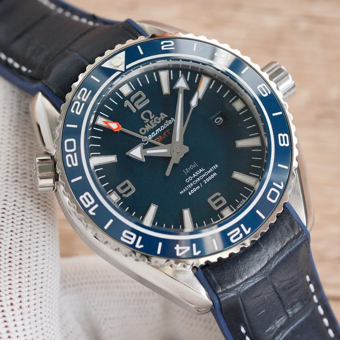【High-end replica】💰1240! Top replica 💰Private chat! Omega Planet Ocean 600m GMT 24-hour display (can monotonic GMT function) five codes in one, warranty card, diamond card, observatory certification card, hang tag, etc. Exclusive number 87895505, exclusive quality, exclusive packaging. In 2021, the official website strongly recommends the exclusive quality of the Seamaster series 600-meter diving watch. [Model] 215.32.44.21.01.001 [Movement] Equipped with 8900/8906 automatic mechanical movement, original see-through design, corrected movement, accurate running time, strong practicality, 100% waterproof [Glass] With arched wear-resistant glass, diameter 43.5mm, thickness 15.5mm [Case] Made of 316L fine steel case, post-processed and polished, equipped with the only original one-way rotating chronograph ring with a ceramic ring in its class [Watch strap] Belt/tape/steel strap, buckle steel strap 316L fine steel brushed and polished, Italian imported cowhide with imported frog glue, steel strap with original Omega stretch buckle of the same level, fine-adjustable buckle, great value for the same level, please certify the exclusive details, the exclusive quality code is 87895505 Authentic copy-Reprint