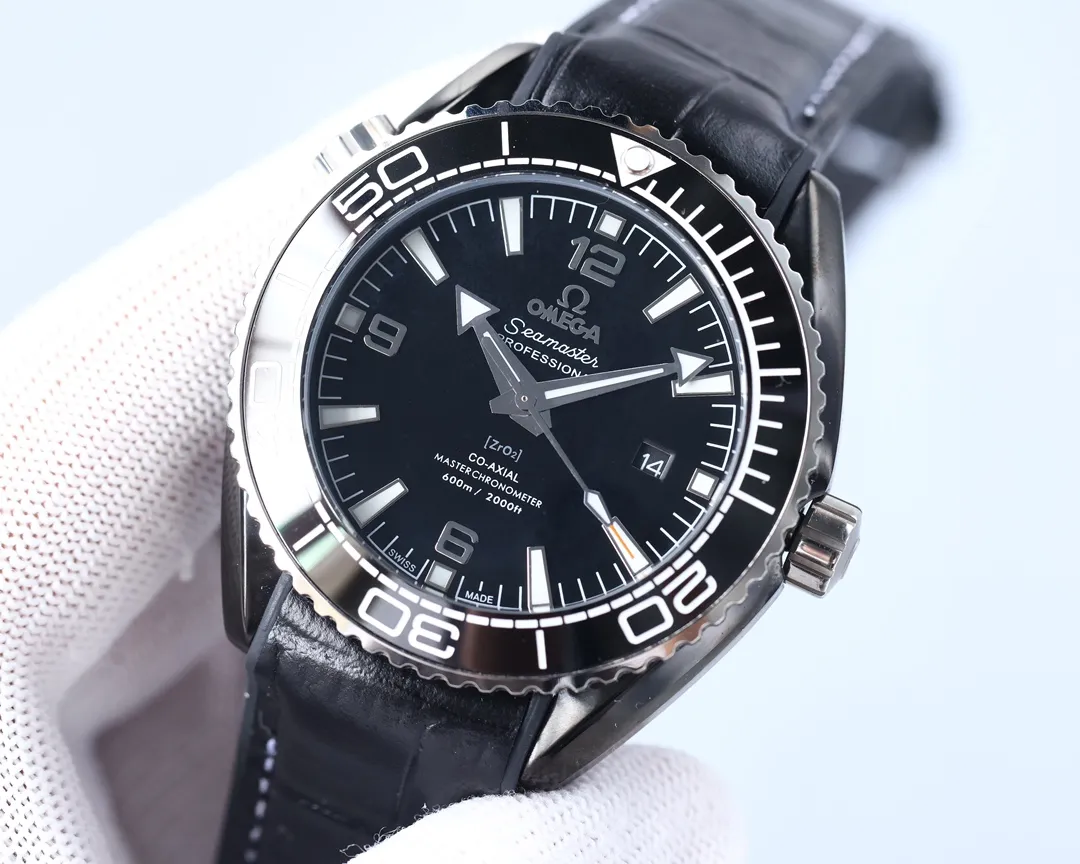 Omega Planet Ocean 600 meters, the entire series of watches once again reaches the top! Five codes in one, warranty card, diamond card, observatory certification card, hang tag, etc. Exclusive number 87895505, exclusive quality, exclusive packaging. In 2021, the official website strongly recommends the exclusive quality of the Seamaster series 600-meter diving watch. [Model] 215.32.44.21.01.001 [Movement] Equipped with 8900/8906 automatic mechanical movement, original see-through design, corrected movement, accurate running time, strong practicality, 100% waterproof [Glass] With arched wear-resistant glass, diameter 43.5mm, thickness 15.5mm [Case] Made of 316L stainless steel, post-processed and polished, equipped with the only original ceramic ring in its class with an original one-way rotating timing ring. [Watch strap] Belt/tape/steel strap, buckle steel strap 316L fine steel brushed and polished, Italian imported cowhide with imported frog glue, steel strap with same-level original Omega stretch buckle, same-level value, please certify exclusive details, exclusive quality code is 87895505 Authentic copy-Reprint🔥Top product, high quality products constantly🔥