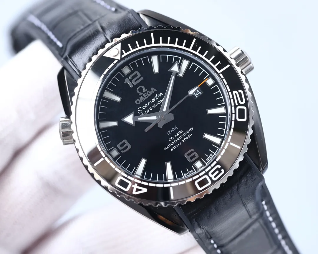 Omega Planet Ocean 600 meters, the entire series of watches once again reaches the top! Five codes in one, warranty card, diamond card, observatory certification card, hang tag, etc. Exclusive number 87895505, exclusive quality, exclusive packaging. In 2021, the official website strongly recommends the exclusive quality of the Seamaster series 600-meter diving watch. [Model] 215.32.44.21.01.001 [Movement] Equipped with 8900/8906 automatic mechanical movement, original see-through design, corrected movement, accurate running time, strong practicality, 100% waterproof [Glass] With arched wear-resistant glass, diameter 43.5mm, thickness 15.5mm [Case] Made of 316L stainless steel, post-processed and polished, equipped with the only original ceramic ring in its class with an original one-way rotating timing ring. [Watch strap] Belt/tape/steel strap, buckle steel strap 316L fine steel brushed and polished, Italian imported cowhide with imported frog glue, steel strap with same-level original Omega stretch buckle, same-level value, please certify exclusive details, exclusive quality code is 87895505 Authentic copy-Reprint🔥Top product, high quality products constantly🔥
