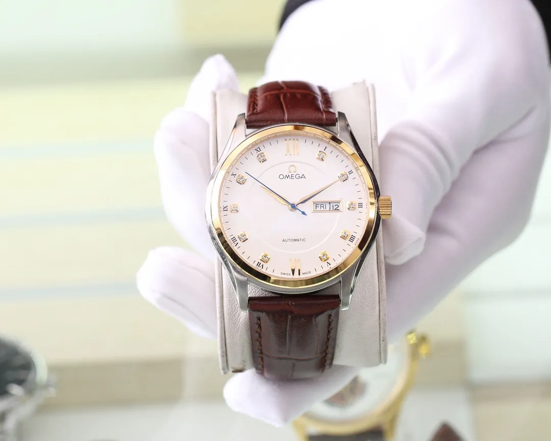 【Foreign trade import】💰1260! Omega, an elegant gentleman, is even more beautiful in person! 🔥Type: Exquisite men's watch (more excellent) best design 🔥Strap: real cowhide strap (more comfortable) for real men to wear 🔥Movement: super top mechanical movement (more stable) perpetual motion 🔥Material: mineral super strong mirror (more wear-resistant) Smart style, strong sense of thickness Special design Return with great reputation Size: 42mm in diameter and 12mm thick Smart launch! Welcome to reprint!