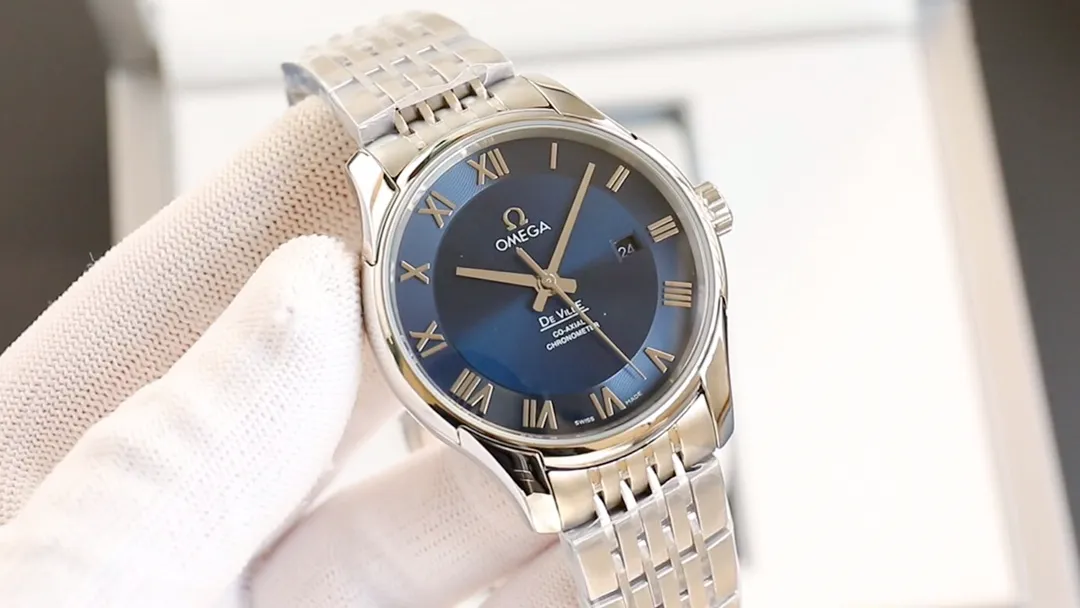 【High-end replica】💰1240! 【Customized all-in-one machine】💰1760! Omega De Ville series men's mechanical watch, a new upgraded version will arrive in 2023. The modified quality is exclusively customized with a special design of the 8500 movement splint. [Movement] Re-engraved and restored 8500 coaxial movement, with a see-through bottom showing the movement at a glance, perfectly presented. [Case] 316L stainless steel case, made with exclusive CNC technology, with arched wear-resistant super strong glass, clear text lines and well-proportioned checkering. Three degrees waterproof, watch diameter 41/11mm [Watch chain] Italian imported cowhide leather strap with original folding clasp or 316 stainless steel original clasp optional. The exclusive quality code is 83145368.