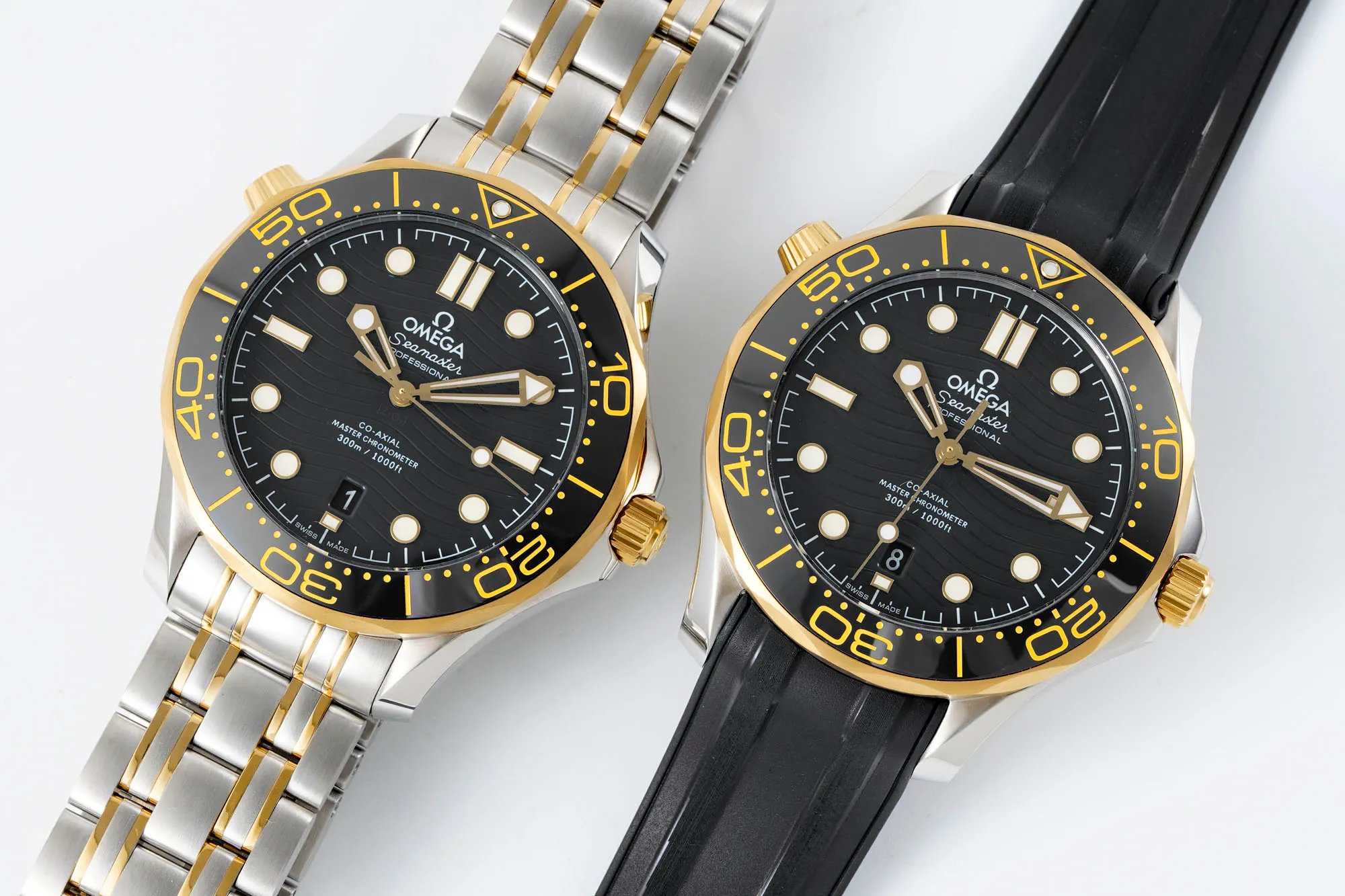 【Customized all-in-one machine】💰1720! 【Top Replica】💰3440! Omega Seamaster 300m series, 42mm, original 1-1 mold making now accepting reservations! The scales and characters on the ceramic ring adopt the "white enamel" process and are not easy to turn yellow. They remain pure white and shiny for a long time and the characters are brighter. The exhaust valve at 11 o'clock has been changed to a conical shape, and the bare edge of the bottom line of the new 300-meter case is not that big. Upgraded strap headband can be bent to fit your hand better, buckle can be adjusted in length, customized 8800 movement, Grade A quality
