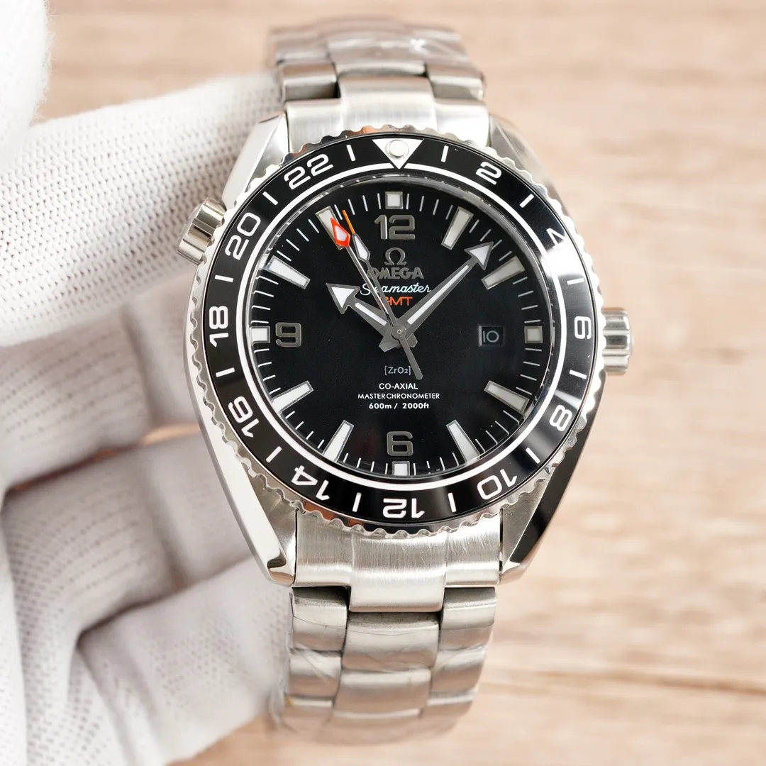 【High-end replica】💰1240! Top replica 💰Private chat! Omega Planet Ocean 600m GMT 24-hour display (can monotonic GMT function) five codes in one, warranty card, diamond card, observatory certification card, hang tag, etc. Exclusive number 87895505, exclusive quality, exclusive packaging. In 2021, the official website strongly recommends the exclusive quality of the Seamaster series 600-meter diving watch. [Model] 215.32.44.21.01.001 [Movement] Equipped with 8900/8906 automatic mechanical movement, original see-through design, corrected movement, accurate running time, strong practicality, 100% waterproof [Glass] With arched wear-resistant glass, diameter 43.5mm, thickness 15.5mm [Case] Made of 316L fine steel case, post-processed and polished, equipped with the only original one-way rotating chronograph ring with a ceramic ring in its class [Watch strap] Belt/tape/steel strap, buckle steel strap 316L fine steel brushed and polished, Italian imported cowhide with imported frog glue, steel strap with original Omega stretch buckle of the same level, fine-adjustable buckle, great value for the same level, please certify the exclusive details, the exclusive quality code is 87895505 Authentic copy-Reprint