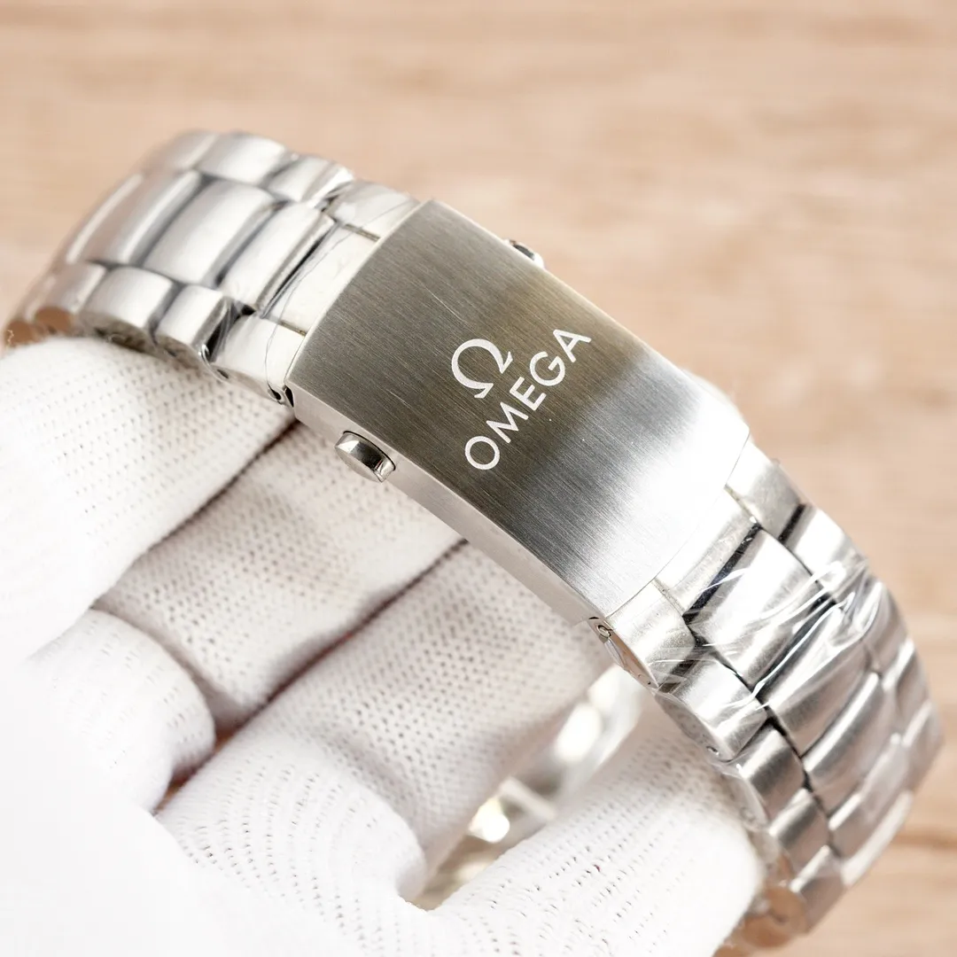 【High-end replica】💰1240! Top replica 💰Private chat! Omega Planet Ocean 600m GMT 24-hour display (can monotonic GMT function) five codes in one, warranty card, diamond card, observatory certification card, hang tag, etc. Exclusive number 87895505, exclusive quality, exclusive packaging. In 2021, the official website strongly recommends the exclusive quality of the Seamaster series 600-meter diving watch. [Model] 215.32.44.21.01.001 [Movement] Equipped with 8900/8906 automatic mechanical movement, original see-through design, corrected movement, accurate running time, strong practicality, 100% waterproof [Glass] With arched wear-resistant glass, diameter 43.5mm, thickness 15.5mm [Case] Made of 316L fine steel case, post-processed and polished, equipped with the only original one-way rotating chronograph ring with a ceramic ring in its class [Watch strap] Belt/tape/steel strap, buckle steel strap 316L fine steel brushed and polished, Italian imported cowhide with imported frog glue, steel strap with original Omega stretch buckle of the same level, fine-adjustable buckle, great value for the same level, please certify the exclusive details, the exclusive quality code is 87895505 Authentic copy-Reprint