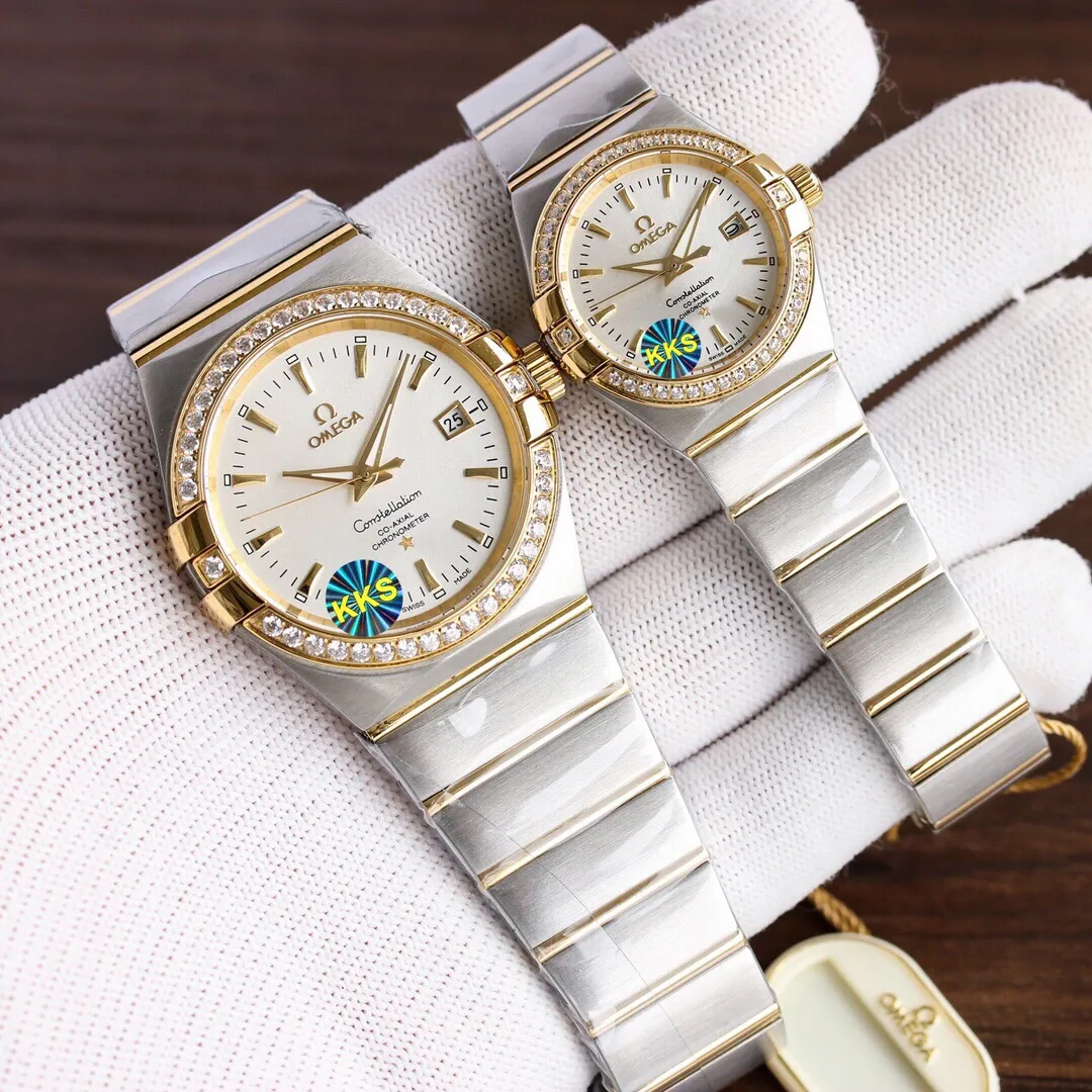 【Top replica】💰2360 each! Omega Constellation KKS brand new product launched. Three codes in one, exclusive quality, exclusive packaging. A new upgraded version will arrive in 2022. Corrected quality. Exclusively customized 8500 movement. Special design. Classic style in real photos. Eternal. Omega couple watch, double eagle constellation series, the male model is equipped with imported 8215 movement machinery (zero repair), the female model is equipped with imported Seiko NH05 movement machinery (zero repair)...Swiss quality 100% super waterproof luminous sapphire glass back design, size male 38mmx10.5, female 27mmx10.5, three-level waterproof, you can swim with confidence 🏊 The outside and the inside are the same. Unique! Create market-friendly prices! Welcome to forward and order! Please certify the exclusive KKS details. The KKS exclusive quality code is 80456374. Welcome to compare the quality.