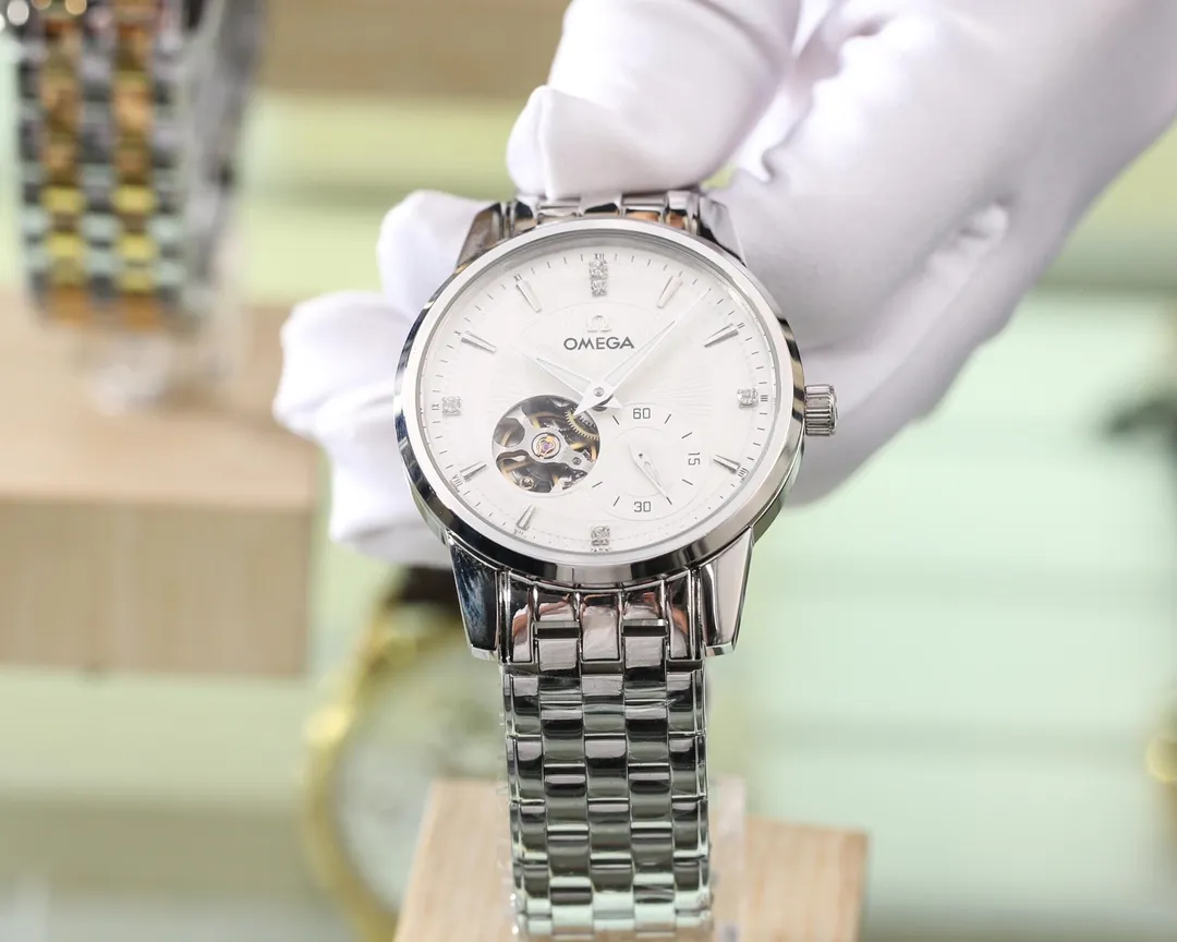 【Foreign trade import】💰1160! Omega (top quality, outstanding debut) 🎉🎉 [Type]: Boutique men's watch (top) exquisite [Strap]: Genuine leather & 316L stainless steel strap (durable) [Movement]: Top mechanical movement (stable) [Material]: Mineral super strong mirror (wear-resistant) Exquisite quality and generous style, excellent temperament, wise and exclusive [Size]: 40mm diameter, 12mm thick, hot sale! Welcome to reprint!