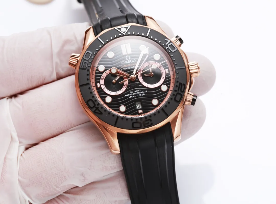 【High-end replica】💰1440! The new Omega Seamaster 300-meter multifunctional 5-pin design diving watch has arrived🎉Feedback is coming! Always adhering to practical value, there is no best, only better upgrade concepts to reach the top again! [Movement] Equipped with a brand new automatic mechanical movement, original transparent bottom design, 0️⃣ repair, accurate running time, strong practicality [Case] ​​Made of 316L stainless steel case, equipped with the only original ceramic one-way rotating timing ring in its class. The exclusive version is consistent with the original ceramic ring. 🆚Wear-resistant, anti-scratch⚙️High quality [Mirror high-definition reinforced coating, anti-scratch and anti-wear mirror. [Bracelet] 316 fine steel nine-bead bracelet, equipped with the only original push-pull adjustable clasp in its class. The dial adopts two-color ice blue luminous synchronization
