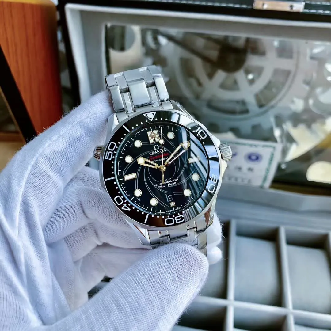【Foreign trade import】💰2400! OMEGA Omega Seamaster series. This classic and tough timepiece continues Omega’s glorious marine legend. The unique dial design of the Omega Seamaster Aqua Terra is reminiscent of tornado waves. The 45 mm 316L stainless steel case is equipped with a ceramic bezel and is paired with a 361 stainless steel strap or tape imported from Thailand. This certified chronometer is powered by Caliber 8800. 3-digit calendar display. The operation of the movement is clearly visible through the transparent case back.