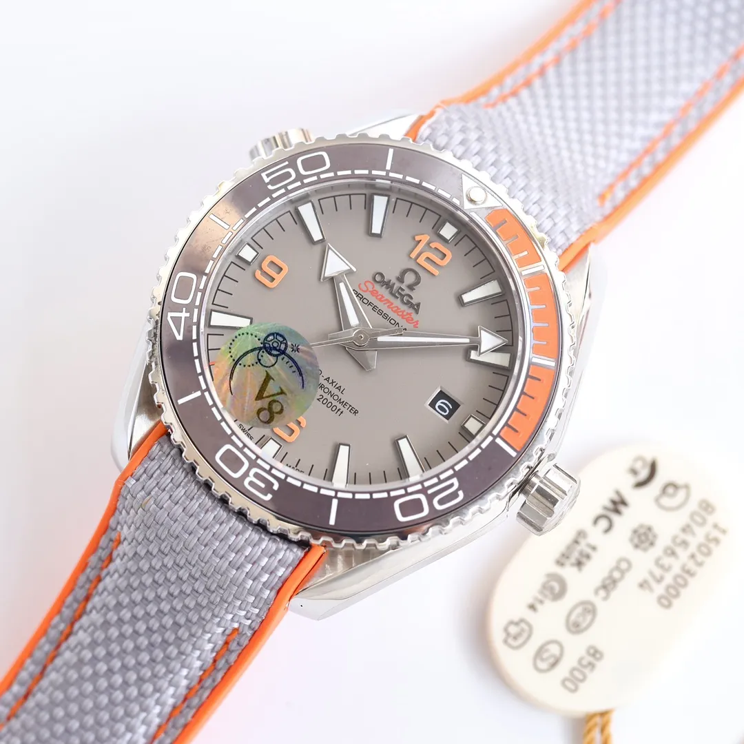 The entire range of Omega Seamaster watches has once again reached its peak! In 2020, the official highly recommended Seamaster series 600-meter diving watch has exclusive quality on the entire network [Movement] Equipped with 💯 brand new Japanese original Citizen 8215 automatic mechanical movement, original see-through design, corrected movement 8500 restoration all-in-one machine, 0 repairs, accurate running time, strong practicality, 100% waterproof [Glass] Double-bright sapphire shock-proof and scratch-proof glass Equipped with arched wear-resistant and scratch-resistant glass, it is three-level waterproof and can swim with confidence🏊, watch diameter 39.5/11mm [Case] Made of 316L fine steel case, equipped with the only original ceramic one-way rotating chronograph ring in its class [Belt] The buckle is polished by 316L fine steel, imported Italian cowhide and imported frog glue to show the perfect quality, equipped with the only original Omega stretch clasp in its class, which can be fine-adjusted. The exclusive quality code is 80456374 🔥Top quality products with constant quality🔥