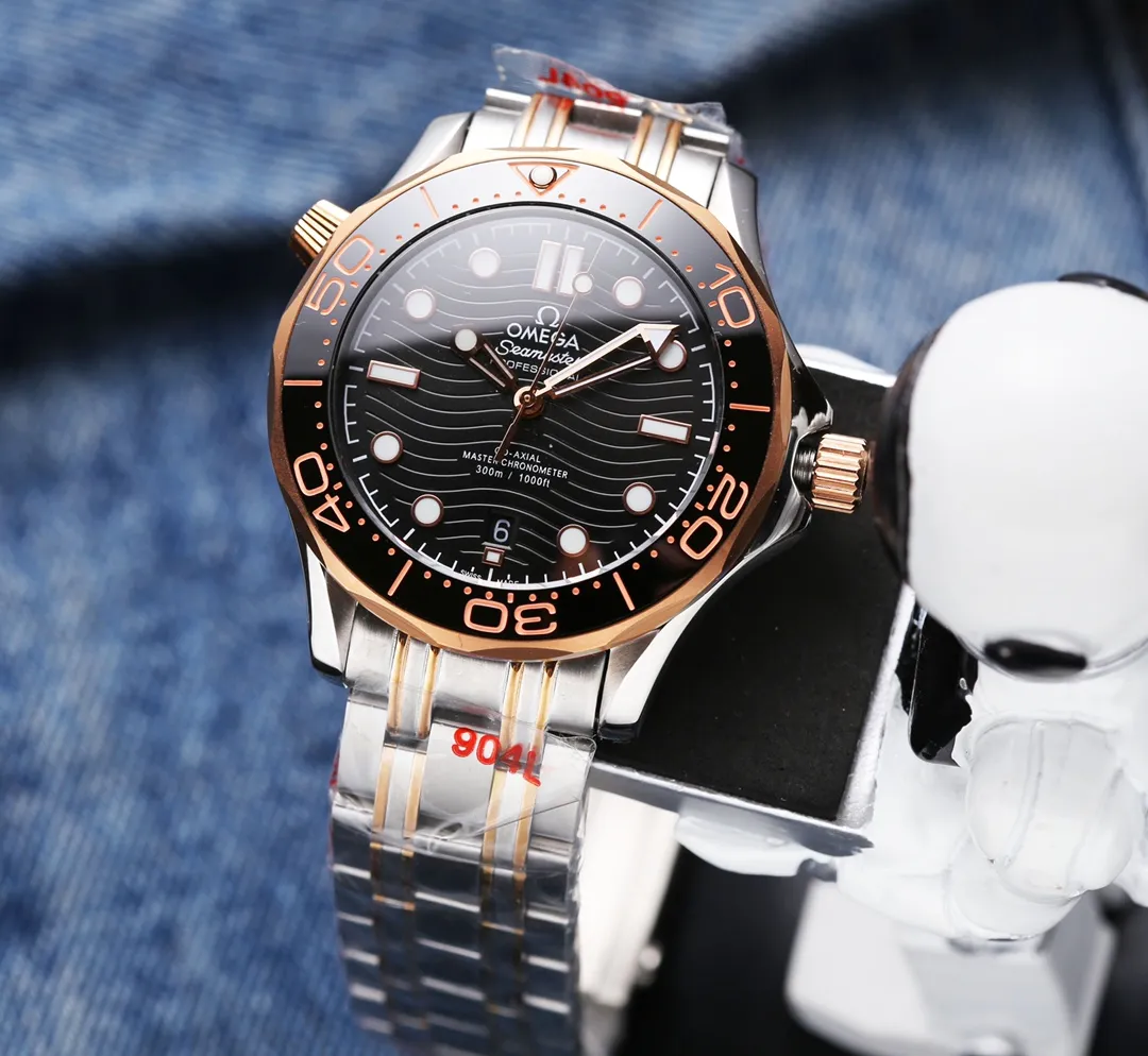 【High-end replica】💰1160! 【Customized all-in-one machine】💰1720! OMEGA SEAMASTER Seamaster Series 300m 300m Coaxial Master Chronometer 42mm 42mm Diving Watch, brushed stainless steel case partially polished. The bezel is made of ceramic and decorated with white enamel diving scales. The scales on the word ring are not easy to wear and fade, and the dome-shaped mirror is coated with anti-glare film Polished black ceramic dial, laser engraved ripple pattern, calendar window at 6 o'clock, hollow hands and embossed hour markers, rhodium-plated, and covered with Super-LumiNova luminous coating, blue and green two-color luminous, green luminous minute hand display with green luminous dots on the bezel for diving Oxygen countdown, multiple waterproof screw-in crowns, can be worn for real sea diving, conical shaped helium escape valve, corrugated edge design, transparent case back, beautiful movement of the movement can be clearly seen, replica 8800 oscillating weight, equipped with original buckle, imported fluorine rubber strap, soft texture, strong flexibility, can be worn in deep diving suits for diving. This picture was taken with custom all-in-one quality! (This product is shipped with three codes in one. Returns and exchanges require complete card tags)