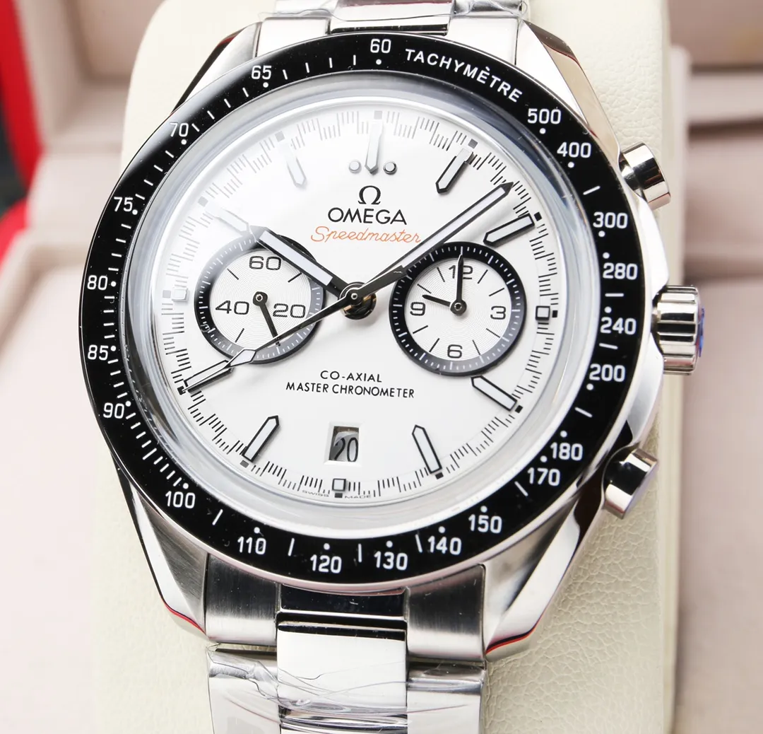 【High-end replica】💰1920! The new Omega Speedmaster racing watch is released. This watch uses a 42mm stainless steel case and a 904L bracelet, with a black ceramic bezel ring. The original model is re-engraved and equipped with an imported mechanical fully automatic movement, truly achieving zero repairs. Lug distance: 20mm Bracelet: Cowhide strap (stainless steel strap) Case: Stainless steel case Mirror: Arc-shaped double-sided anti-reflective and wear-resistant glass Waterproof performance: 5 atmospheres (50 meters / 167 feet