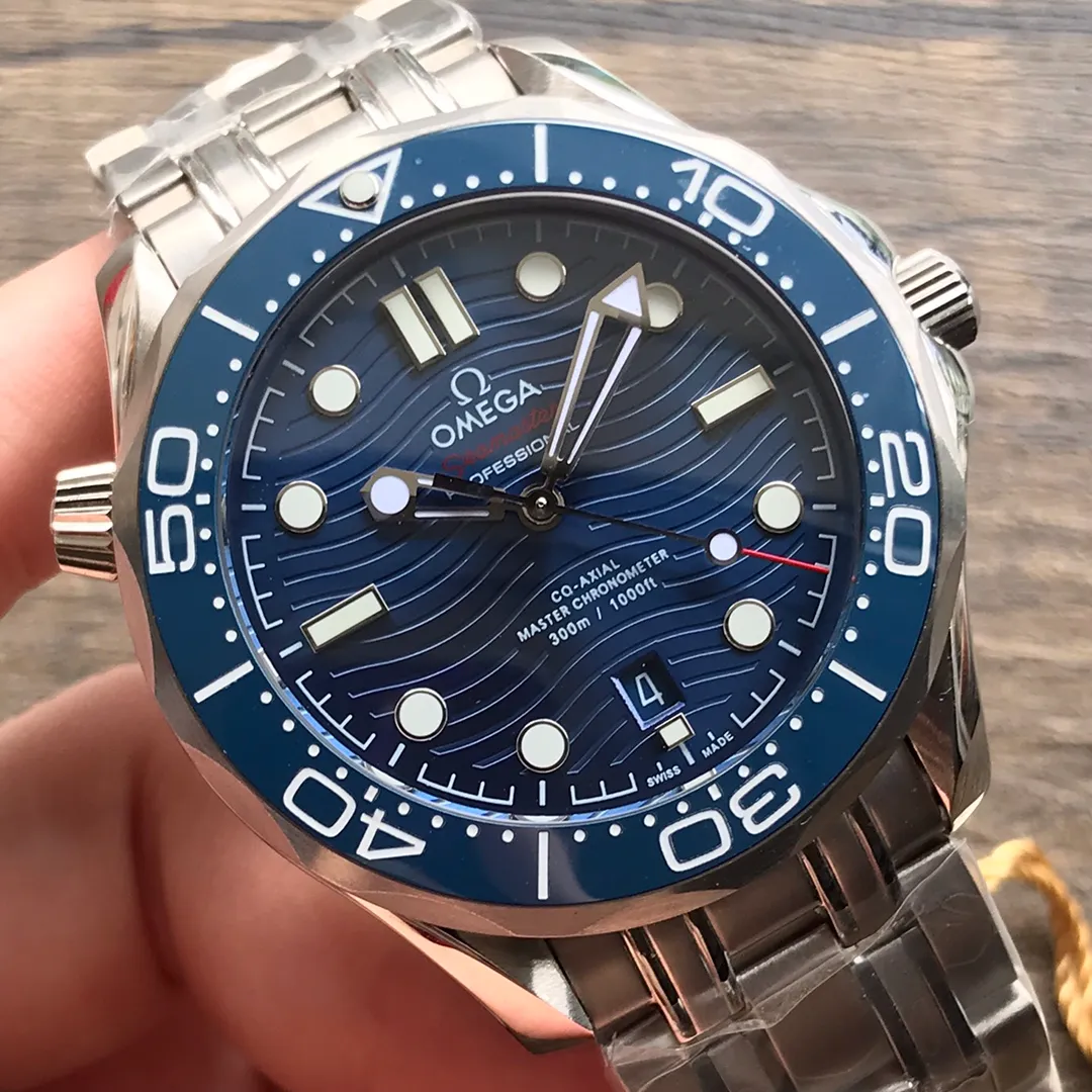 【Produced by Tw】Omega Seamaster 300m 42mm Diving Watch, now you can order the steel strap model with a cloth strap! Quantity is limited! Omega Seamaster series, made of 300M 316 stainless steel! Equipped with 8800 movement! Real shots of shipment.