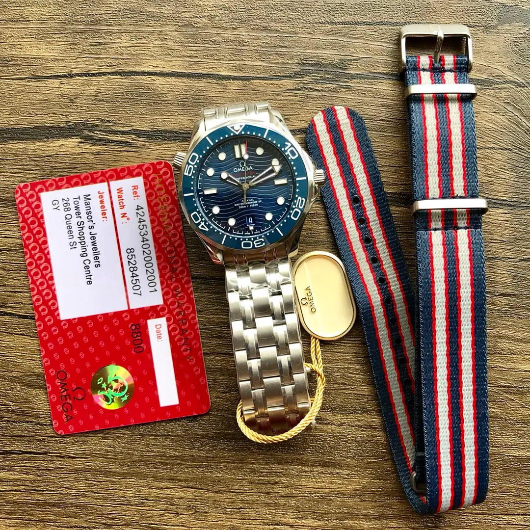 【Produced by Tw】Omega Seamaster 300m 42mm Diving Watch, now you can order the steel strap model with a cloth strap! Quantity is limited! Omega Seamaster series, made of 300M 316 stainless steel! Equipped with 8800 movement! Real shots of shipment.