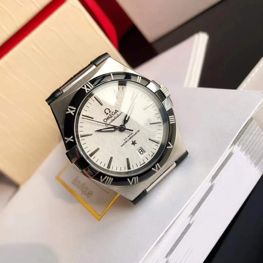 【High-end replica】💰1300! 【Customized all-in-one machine】💰1720! 2023 official new product - the fifth generation of Omega's "Constellation Gents" constellation series is on the market [color] After ten years of hard work, never give in! Another high-quality, ultra-affordable masterpiece that once again refreshes the "genuine appearance details, built-in brand new Citizen movement" [Movement] The entire network's exclusive replica of the Constellation series men's watch is equipped with the brand new Citizen 8215 automatic mechanical movement, exclusive corrected automatic hammer, the movement's kinetic energy is durable, accurate in travel time, ⭕️reworked [Case] 💯 Super waterproof, you can swim with confidence🚰 316L fine steel case, same material bracelet CNC cutting process, perfect shell shape and connection, vintage craftsmanship, the thinnest workmanship of the same level of movement [Details] The words are synchronized with the original strips, the texture is delicate, the disk surface is simple and elegant, the ring edge is hand-decorated and electroplated in a vacuum furnace, the color is uniform and bright, the original same color is complete, the strap is made of Italian calfskin with the original folding clasp