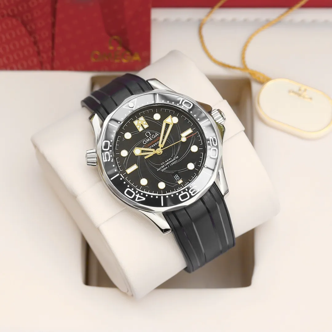 【High-end replica】💰1160! 【Customized all-in-one machine】💰1720! Omega's 2022 new model comes in a full range of colors and uses the 8800 movement, a 42mm case, a laser-engraved ripple dial, hollow hands and an ammonia exhaust valve. It is a classic configuration among the Omega Seamaster 300-meter diving watches. Black and blue (the two most classic ones) are both in this way. This configuration shows the charm of color to the greatest extent and is full of vitality. The new model uses a 42 mm stainless steel case, a ceramic dial with laser-engraved ripple patterns, hour markers and hands covered with white Super-LumiNova, and a calendar window at 6 o'clock. The unidirectional rotating bezel is also made of ceramic, and the bright bezel is decorated with a white enamel diving scale, echoing the overall design. The LOGO, signature, etc. on the dial are also all in white, and the color matching and details are as pure as possible to highlight the beauty of color.