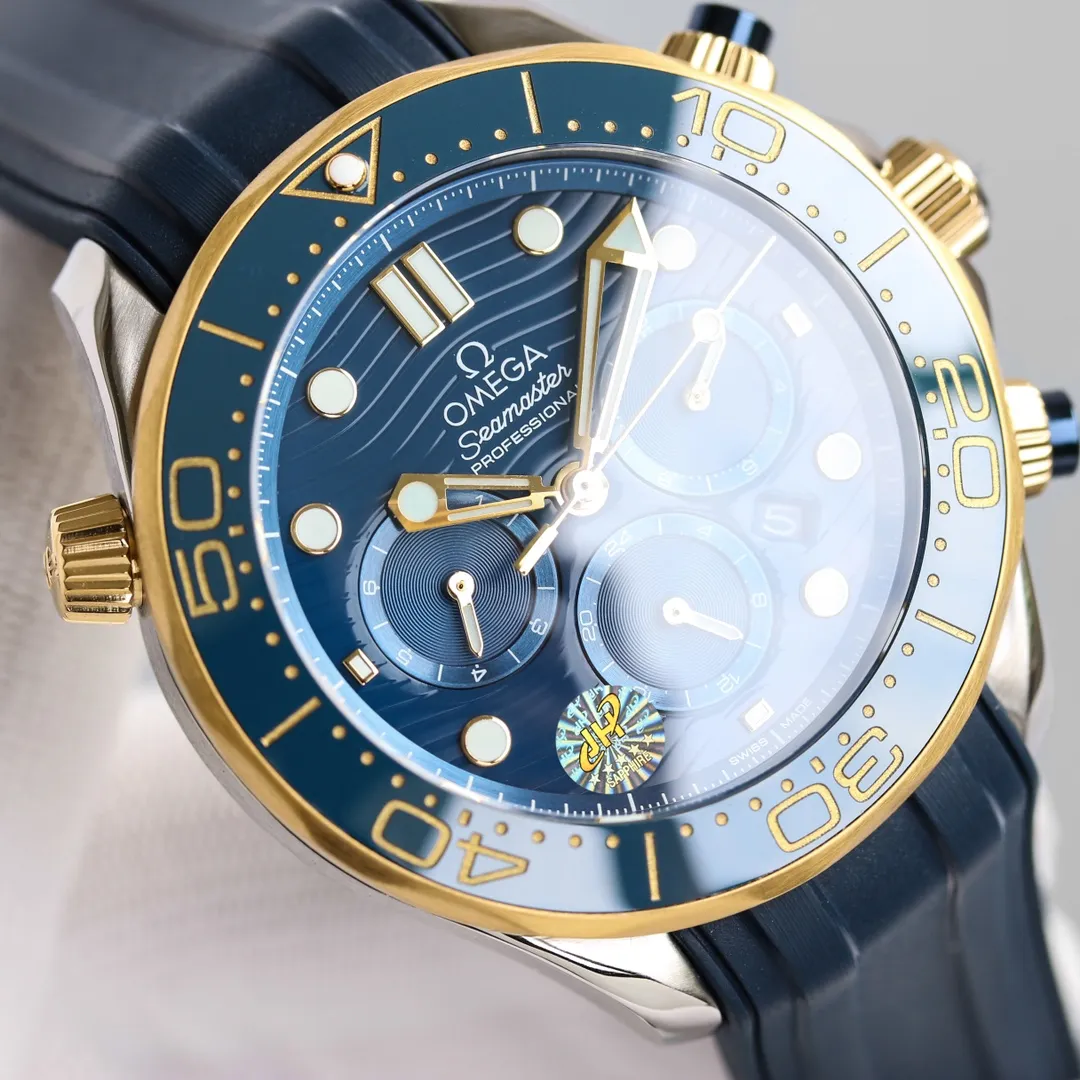 【Top Replica】💰4300! OMEGA's new Seamaster 300M series multi-function men's watch 1. Equipped with Japan's original 9100 (zero repair) multi-function automatic mechanical movement (week, month, 24-hour calendar) with accurate travel time, original see-through design, and revised movement 9900 top. 2. The watch case is made of 316 stainless steel. The case is sandblasted, white and bright, and the beveled edges are polished and chamfered in the same way as the genuine product. The size is 44mm. 3. It is equipped with the only original ceramic one-way rotating timing ring in its class. The scales and characters on the ceramic ring are made of "white enamel" technology, which is not easy to turn yellow and is shiny. 4. Made of scratch-resistant and wear-resistant sapphire glass, waterproof to a depth of 50 meters. 5. The luminous material is filled with Swiss Super-lumiNova c3 non-radioactive super luminous material. 6. Use natural fluorine rubber tape and match Omega original pin buckle.               A masterpiece worth owning! !