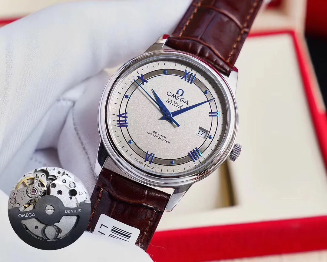 【Foreign trade import】💰2360! Omega-Diefei Series‼ ️ Simple and elegant, with a very obvious sense of post-modernism. The elegant and slim appearance, combined with the simple and elegant design, perfectly interprets the classic charm of the original elegant business. The size of the watch is 39.5 mm x 10 mm. The literal scales and hands all inherit the original craftsmanship. They are first polished and then rhodium-plated to ensure permanent luster and amazing temperament. The resistor LOGO on the plate is well curved and the edges are chamfered naturally. It seems small and exquisite, not worth mentioning, but in fact the craftsmanship is complicated and contains a lot of things. The brushing process of the bottom cover is consistent with the original product, and the position and details of the embossed Logo are of the highest quality in the market. The brushing process of the bottom cover is consistent with the original product, and the position and details of the embossed Logo are of the highest quality in the market. It adopts the super stable Japanese 8215 movement, truly achieving zero repairs. 🔥Top product, high quality products constantly🔥