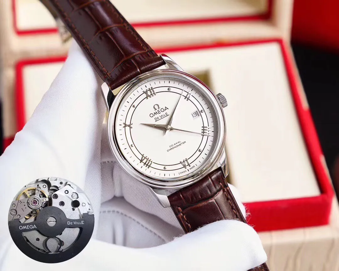 【Foreign trade import】💰2360! Omega-Diefei Series‼ ️ Simple and elegant, with a very obvious sense of post-modernism. The elegant and slim appearance, combined with the simple and elegant design, perfectly interprets the classic charm of the original elegant business. The size of the watch is 39.5 mm x 10 mm. The literal scales and hands all inherit the original craftsmanship. They are first polished and then rhodium-plated to ensure permanent luster and amazing temperament. The resistor LOGO on the plate is well curved and the edges are chamfered naturally. It seems small and exquisite, not worth mentioning, but in fact the craftsmanship is complicated and contains a lot of things. The brushing process of the bottom cover is consistent with the original product, and the position and details of the embossed Logo are of the highest quality in the market. The brushing process of the bottom cover is consistent with the original product, and the position and details of the embossed Logo are of the highest quality in the market. It adopts the super stable Japanese 8215 movement, truly achieving zero repairs. 🔥Top product, high quality products constantly🔥