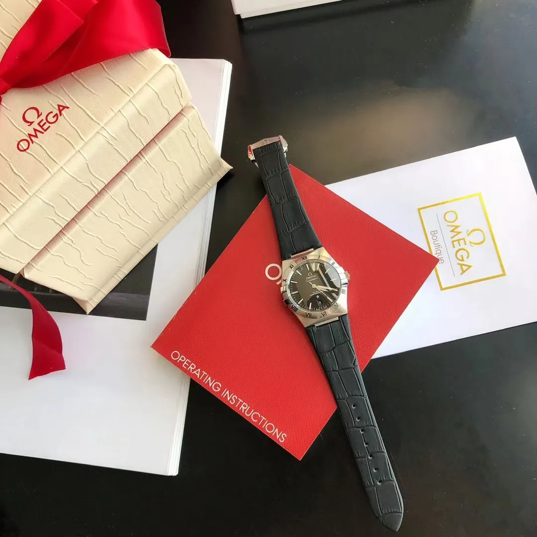 【High-end replica】💰1300! 【Customized all-in-one machine】💰1720! 2023 official new product - the fifth generation of Omega's "Constellation Gents" constellation series is on the market [color] After ten years of hard work, never give in! Another high-quality, ultra-affordable masterpiece that once again refreshes the "genuine appearance details, built-in brand new Citizen movement" [Movement] The entire network's exclusive replica of the Constellation series men's watch is equipped with the brand new Citizen 8215 automatic mechanical movement, exclusive corrected automatic hammer, the movement's kinetic energy is durable, accurate in travel time, ⭕️reworked [Case] 💯 Super waterproof, you can swim with confidence🚰 316L fine steel case, same material bracelet CNC cutting process, perfect shell shape and connection, vintage craftsmanship, the thinnest workmanship of the same level of movement [Details] The words are synchronized with the original strips, the texture is delicate, the disk surface is simple and elegant, the ring edge is hand-decorated and electroplated in a vacuum furnace, the color is uniform and bright, the original same color is complete, the strap is made of Italian calfskin with the original folding clasp