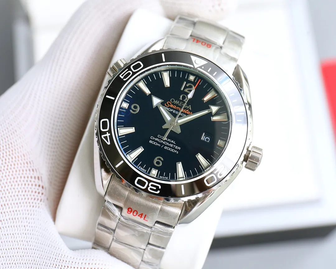 【High-end replica】💰1240! 【Customized all-in-one machine】💰1720! 【Top Replica】💰Private chat! In 2022, Omega officially strongly recommends the Planet Ocean 600-meter diving watch with exclusive quality on the entire network [Movement] Equipped with coaxial 8900 plywood, corrected movement 8900 restoration all-in-one machine [Buckle] The steel band adopts the original fine-tuning buckle [Glass] Anti-scratch and wear-resistant blue light glass [Case] ​​Made of 316L stainless steel case, equipped with the only one-way rotating ceramic ring in its class. Three degrees of waterproof, watch diameter 43.5mm×13mm