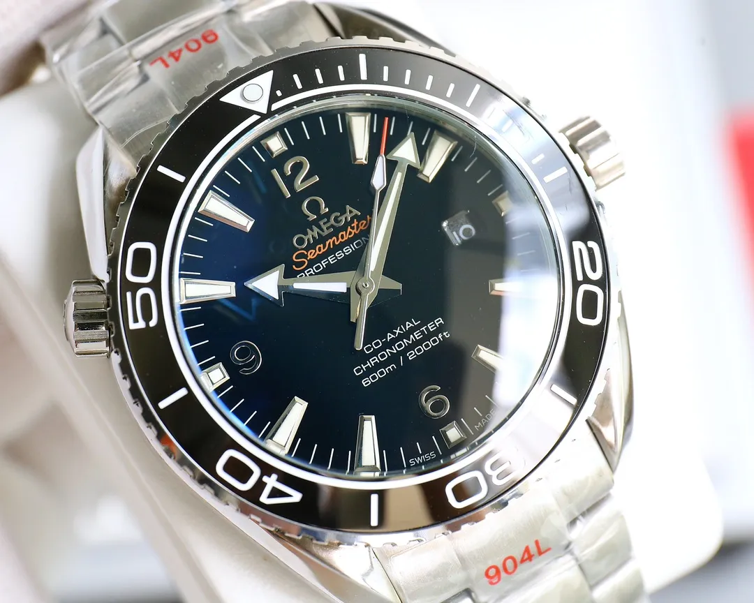 【High-end replica】💰1240! 【Customized all-in-one machine】💰1720! 【Top Replica】💰Private chat! In 2022, Omega officially strongly recommends the Planet Ocean 600-meter diving watch with exclusive quality on the entire network [Movement] Equipped with coaxial 8900 plywood, corrected movement 8900 restoration all-in-one machine [Buckle] The steel band adopts the original fine-tuning buckle [Glass] Anti-scratch and wear-resistant blue light glass [Case] ​​Made of 316L stainless steel case, equipped with the only one-way rotating ceramic ring in its class. Three degrees of waterproof, watch diameter 43.5mm×13mm