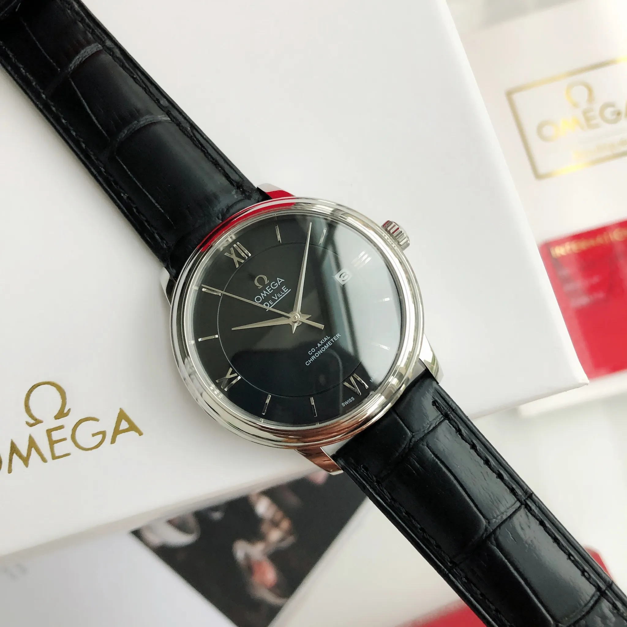 【High-end replica】💰1160! 【Customized all-in-one machine】💰1720! 2023 upgraded blockbuster model - Omega Butterfly De Ville series men's watch [Casual, simple and classic hot model] After the De Ville series was discontinued last year, the factory persisted in adhering to the concept of providing better prices and being more people-friendly. It spent nearly a year strictly controlling and selecting high-quality suppliers of various accessories. Thanks to the strong support of a replica factory, it has worked hard to create today's upgraded and high-quality products at the same price‼ ️ This upgrade uses the same-level lettering from a certain factory, corrects the original synchronous stretch clasp, and passes the factory damage test to ensure excellent quality [Movement] Equipped with zero repair 💯 Brand new Citizen 9015 all-in-one automatic mechanical movement, precise travel time and long-lasting, highly recognized by watch friends [Case] 316L stainless steel case, modified and beautiful body The bottom cover is embossed according to the original synchronized track text. The 39.5mm shell size adheres to the same original details. Curved dial. 100-meter depth waterproof. Scratch-resistant sapphire mirror. [Bracelet] Use 316L stainless steel bracelet with original folding stretch buckle of the same material or calfskin strap. This picture is a real shot of a customized all-in-one machine!