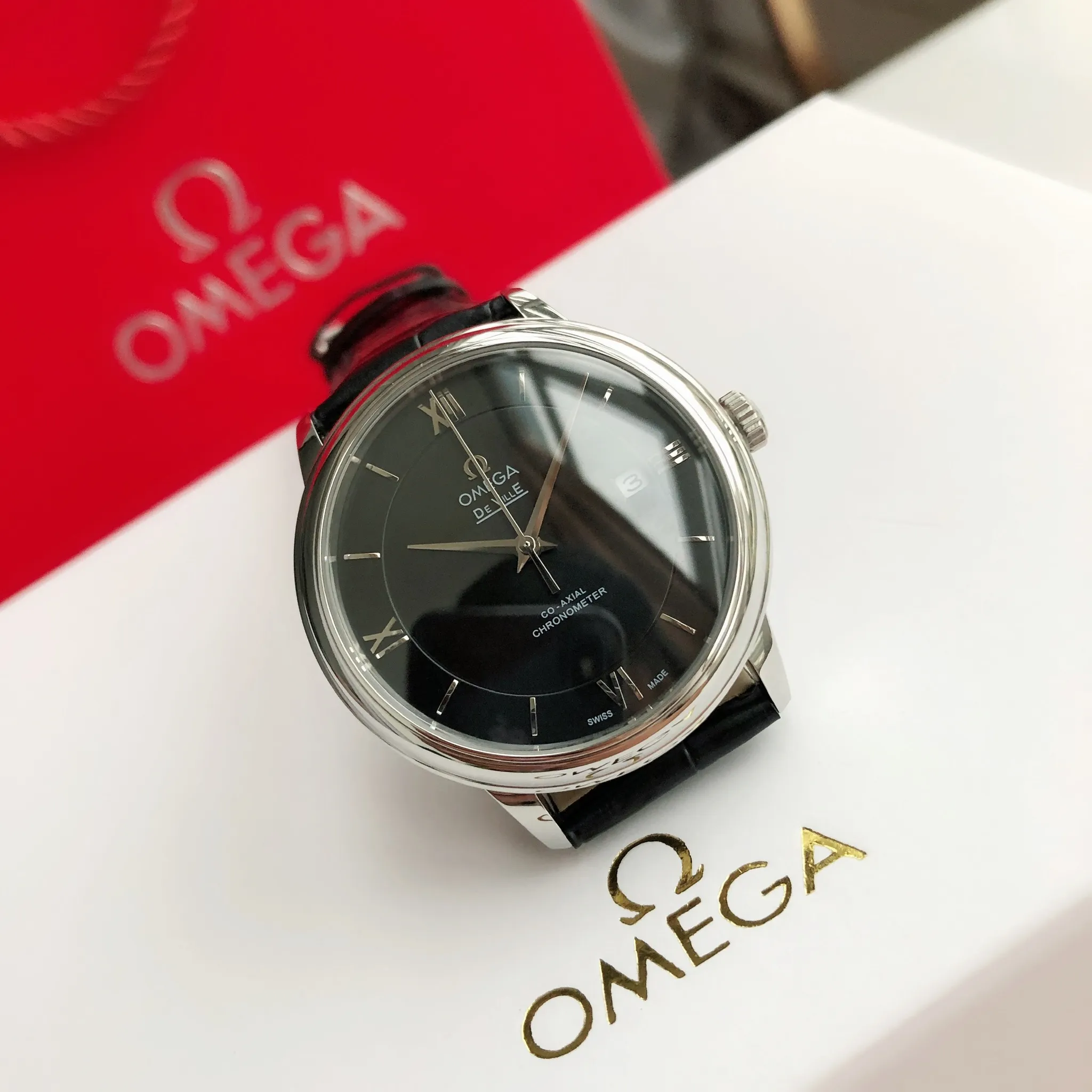 【High-end replica】💰1160! 【Customized all-in-one machine】💰1720! 2023 upgraded blockbuster model - Omega Butterfly De Ville series men's watch [Casual, simple and classic hot model] After the De Ville series was discontinued last year, the factory persisted in adhering to the concept of providing better prices and being more people-friendly. It spent nearly a year strictly controlling and selecting high-quality suppliers of various accessories. Thanks to the strong support of a replica factory, it has worked hard to create today's upgraded and high-quality products at the same price‼ ️ This upgrade uses the same-level lettering from a certain factory, corrects the original synchronous stretch clasp, and passes the factory damage test to ensure excellent quality [Movement] Equipped with zero repair 💯 Brand new Citizen 9015 all-in-one automatic mechanical movement, precise travel time and long-lasting, highly recognized by watch friends [Case] 316L stainless steel case, modified and beautiful body The bottom cover is embossed according to the original synchronized track text. The 39.5mm shell size adheres to the same original details. Curved dial. 100-meter depth waterproof. Scratch-resistant sapphire mirror. [Bracelet] Use 316L stainless steel bracelet with original folding stretch buckle of the same material or calfskin strap. This picture is a real shot of a customized all-in-one machine!