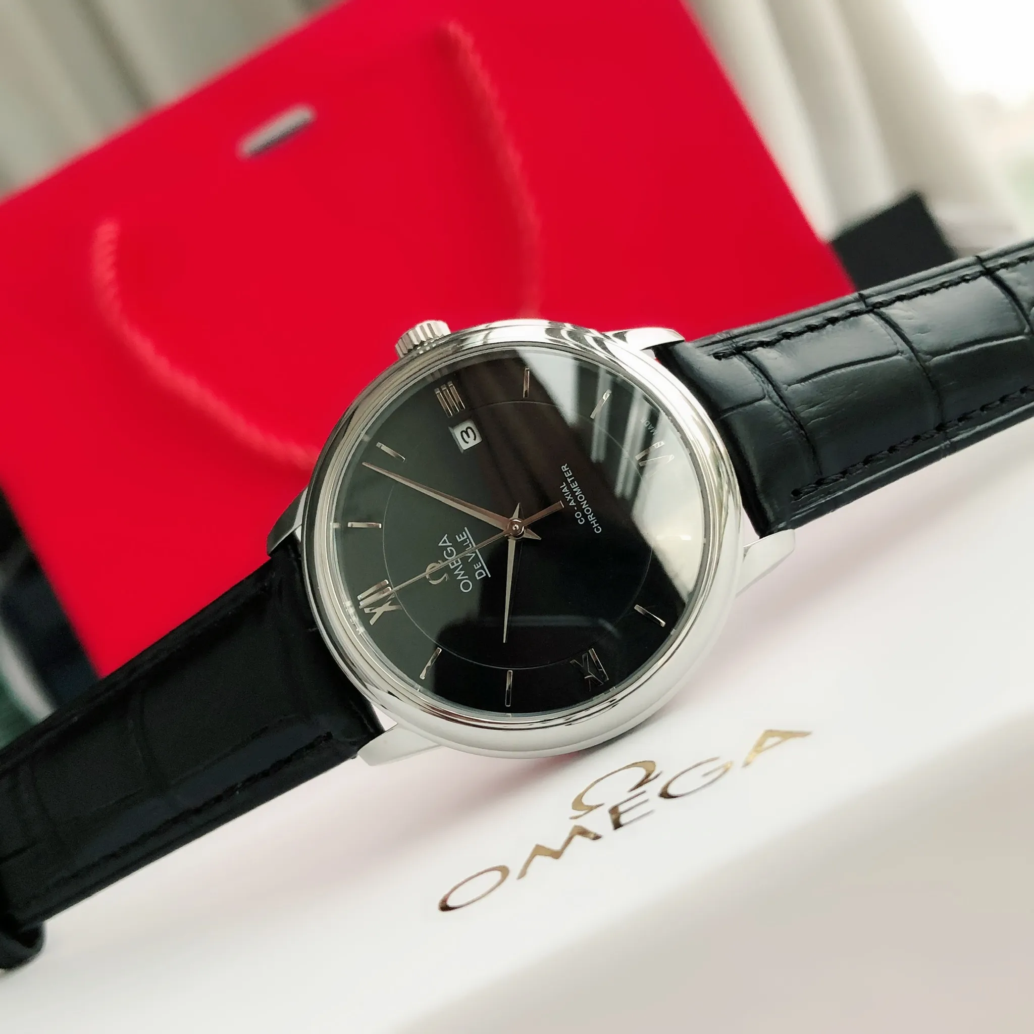 【High-end replica】💰1160! 【Customized all-in-one machine】💰1720! 2023 upgraded blockbuster model - Omega Butterfly De Ville series men's watch [Casual, simple and classic hot model] After the De Ville series was discontinued last year, the factory persisted in adhering to the concept of providing better prices and being more people-friendly. It spent nearly a year strictly controlling and selecting high-quality suppliers of various accessories. Thanks to the strong support of a replica factory, it has worked hard to create today's upgraded and high-quality products at the same price‼ ️ This upgrade uses the same-level lettering from a certain factory, corrects the original synchronous stretch clasp, and passes the factory damage test to ensure excellent quality [Movement] Equipped with zero repair 💯 Brand new Citizen 9015 all-in-one automatic mechanical movement, precise travel time and long-lasting, highly recognized by watch friends [Case] 316L stainless steel case, modified and beautiful body The bottom cover is embossed according to the original synchronized track text. The 39.5mm shell size adheres to the same original details. Curved dial. 100-meter depth waterproof. Scratch-resistant sapphire mirror. [Bracelet] Use 316L stainless steel bracelet with original folding stretch buckle of the same material or calfskin strap. This picture is a real shot of a customized all-in-one machine!