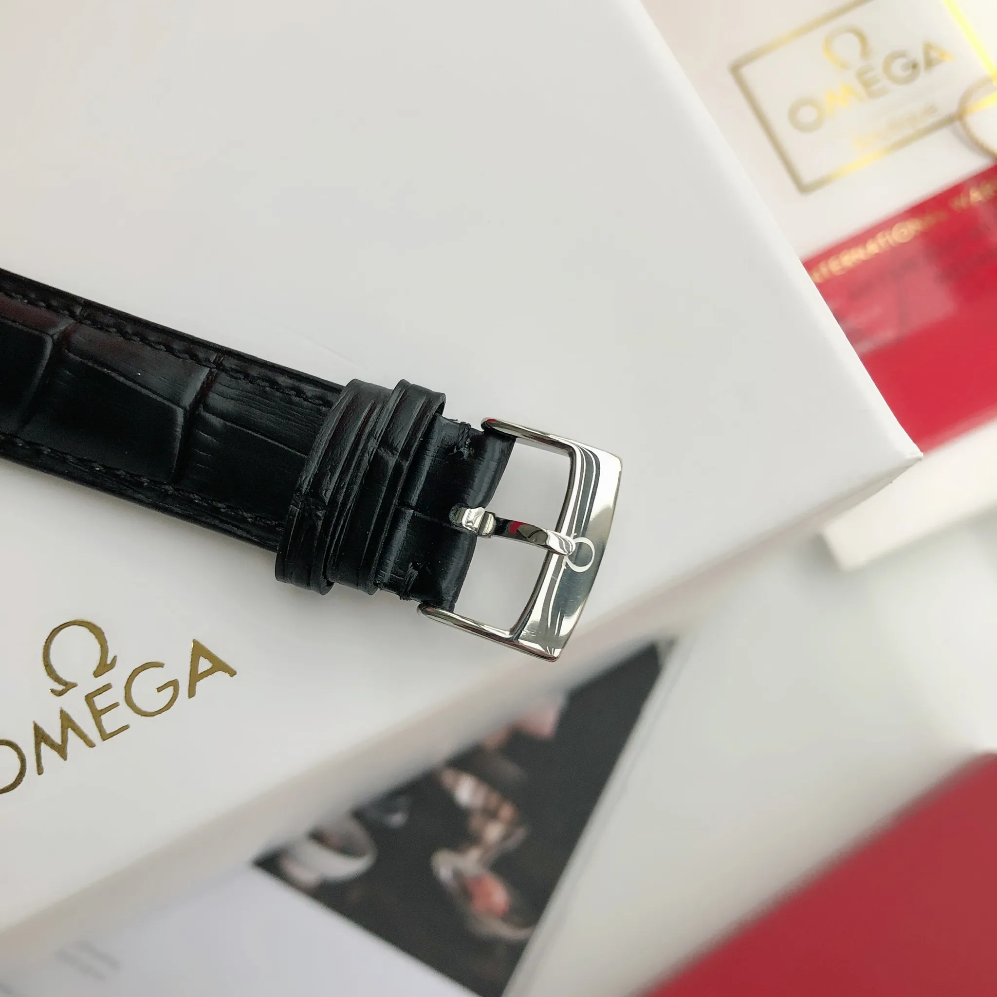 【High-end replica】💰1160! 【Customized all-in-one machine】💰1720! 2023 upgraded blockbuster model - Omega Butterfly De Ville series men's watch [Casual, simple and classic hot model] After the De Ville series was discontinued last year, the factory persisted in adhering to the concept of providing better prices and being more people-friendly. It spent nearly a year strictly controlling and selecting high-quality suppliers of various accessories. Thanks to the strong support of a replica factory, it has worked hard to create today's upgraded and high-quality products at the same price‼ ️ This upgrade uses the same-level lettering from a certain factory, corrects the original synchronous stretch clasp, and passes the factory damage test to ensure excellent quality [Movement] Equipped with zero repair 💯 Brand new Citizen 9015 all-in-one automatic mechanical movement, precise travel time and long-lasting, highly recognized by watch friends [Case] 316L stainless steel case, modified and beautiful body The bottom cover is embossed according to the original synchronized track text. The 39.5mm shell size adheres to the same original details. Curved dial. 100-meter depth waterproof. Scratch-resistant sapphire mirror. [Bracelet] Use 316L stainless steel bracelet with original folding stretch buckle of the same material or calfskin strap. This picture is a real shot of a customized all-in-one machine!