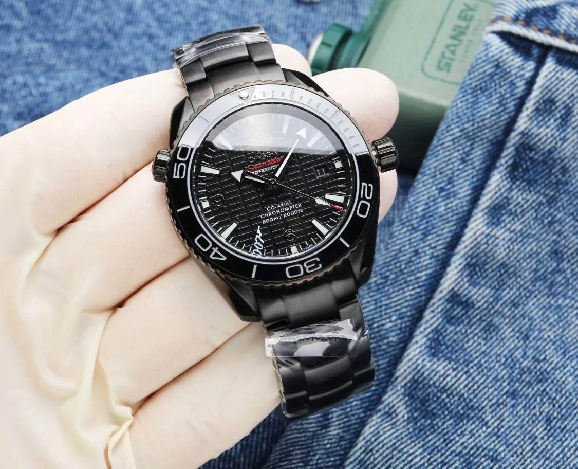 【Top replica】💰2400! The latest in 2022-[Rose][Rose] Big factory products-Omega-Seamaster 600m series! The new Omega Seamaster 600-meter diving watch is the most popular watch recently and its popularity is so high🔥🔥🔥 In terms of case workmanship, it has been upgraded to a higher level. The case is alternately brushed and polished, and the sides of the case are brushed to form a light and dark effect (the "twisted lugs" formed by the combination of brushing and polishing are a major feature of Omega), making it rich in texture. 💙We are committed to configuring tapes that are comparable to the workmanship of major manufacturers. The official website synchronizes the ice blue night light with super strong, special ceramic ring mouth, size 43MM, equipped with Swiss 2836 new machine, creating a high-quality series with zero repair.