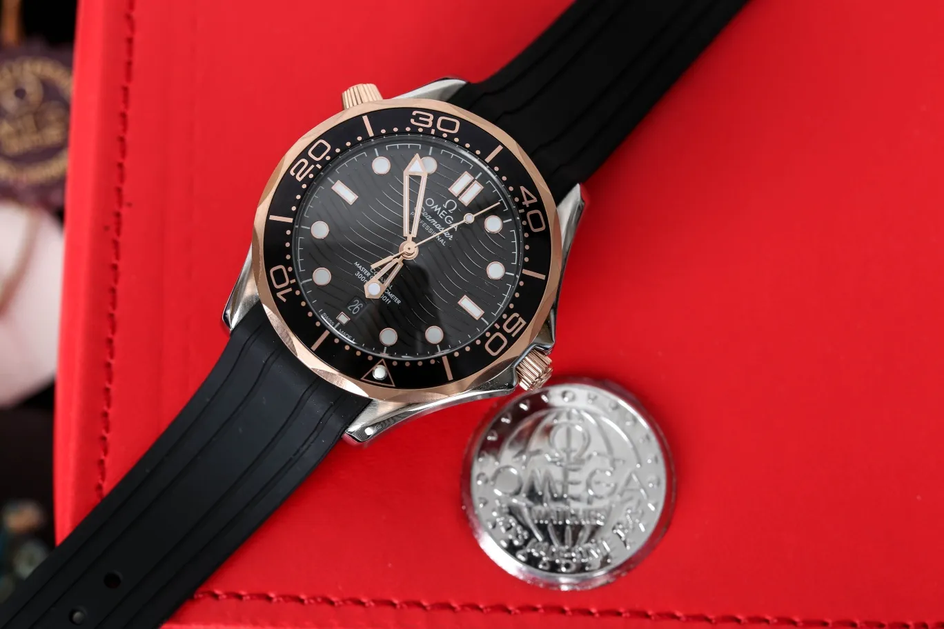 [Foreign trade import] 💰970 Li Xian's same style 🖤 Summer love 🐛 Put on the watch and enjoy the cool blue ❄️Omi Seamaster watch series 👴🏻 Breathable and refreshing tape is a must-have in summer 💋 Equipped with ceramic ring with luminous dice, luminous hands 🖤 Original buckle, fully automatic machinery, 42mm 💙 High quality, high quality 👴🏻