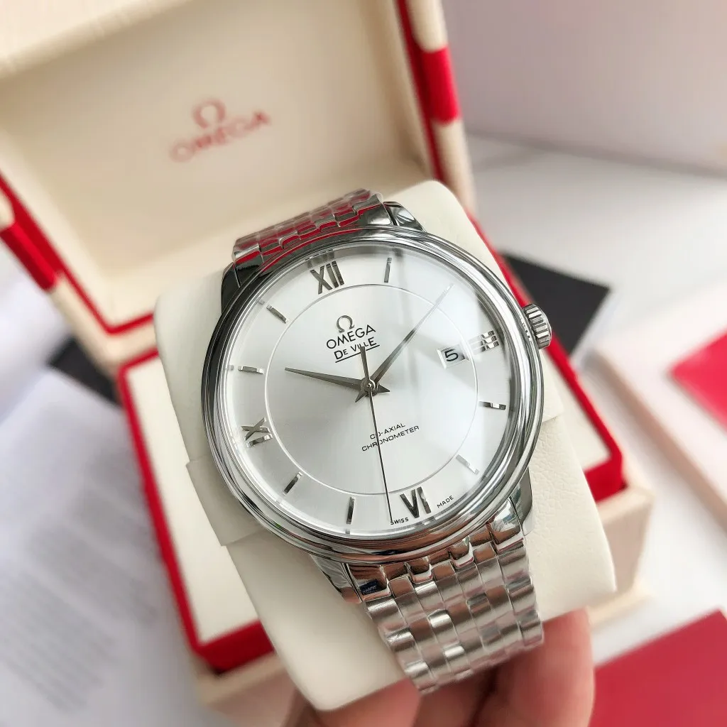 【High-end replica】💰1160! 【Customized all-in-one machine】💰1720! 2023 upgraded blockbuster model - Omega Butterfly De Ville series men's watch [Casual, simple and classic hot model] After the De Ville series was discontinued last year, the factory persisted in adhering to the concept of providing better prices and being more people-friendly. It spent nearly a year strictly controlling and selecting high-quality suppliers of various accessories. Thanks to the strong support of a replica factory, it has worked hard to create today's upgraded and high-quality products at the same price‼ ️ This upgrade uses the same-level lettering from a certain factory, corrects the original synchronous stretch clasp, and passes the factory damage test to ensure excellent quality [Movement] Equipped with zero repair 💯 Brand new Citizen 9015 all-in-one automatic mechanical movement, precise travel time and long-lasting, highly recognized by watch friends [Case] 316L stainless steel case, modified and beautiful body The bottom cover is embossed according to the original synchronized track text. The 39.5mm shell size adheres to the same original details. Curved dial. 100-meter depth waterproof. Scratch-resistant sapphire mirror. [Bracelet] Use 316L stainless steel bracelet with original folding stretch buckle of the same material or calfskin strap. This picture is a real shot of a customized all-in-one machine!