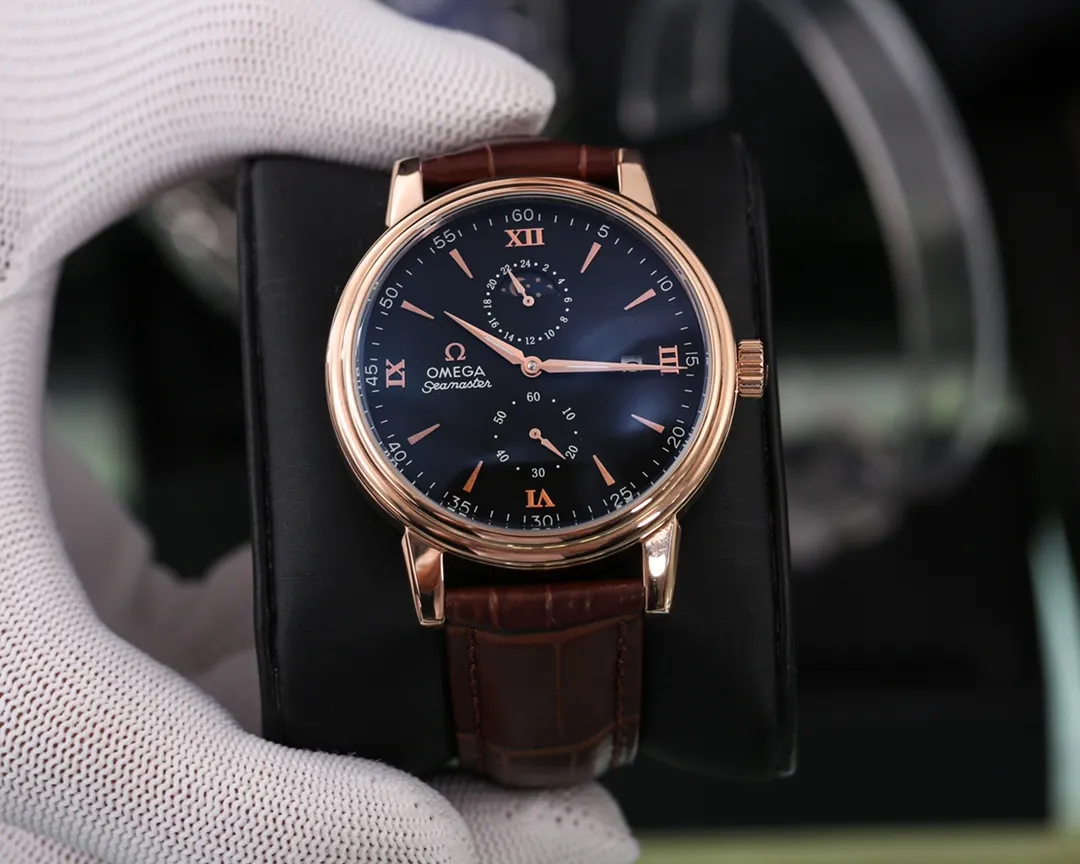 【Foreign Trade Import】💰1440! Omega (top quality, outstanding debut) 🎉🎉 [Type]: Boutique men's watch (top) exquisite [Strap]: Genuine leather & 316L stainless steel strap (durable) [Movement]: Top mechanical movement (stable) [Material]: Mineral super strong mirror (wear-resistant) Exquisite quality and generous style, excellent temperament, wise and exclusive [Size]: 42mm diameter, 12mm thick, hot sale! Welcome to reprint!