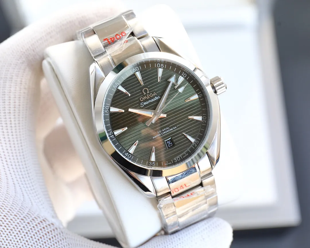 【High-end replica】💰1160! Customized all-in-one machine 💰1720! Omega Seamaster 150m series men's mechanical watch, a new upgraded version will arrive in 2022. The revised quality and exclusive custom-made 8500 movement splint are specially designed. [Movement] Re-engraved and restored 8500 coaxial movement. The see-through bottom movement can be seen at a glance, perfectly presented. [Case] 316L stainless steel case, made by exclusive CNC process, with arched wear-resistant super strong glass, clear text lines and well-proportioned checkered pattern, three-level waterproof, watch diameter 41/11mm [Bracelet] Imported rubber tape from Italy with original folding clasp or 316 stainless steel original clasp optional