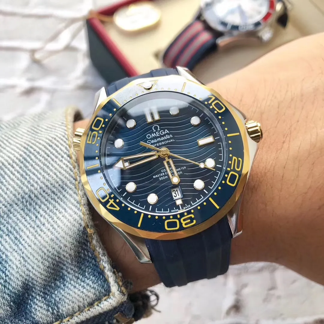 【High-end replica】💰970! OMEGA Omega (Supreme Diving Pays tribute to the exquisite) Product details Brand: OMEGA Diving movement type: Imported Citizen 8215 movement (stable) Gender: Fine men's watch (sports) Case material: 316L stainless steel (wear-resistant) Mirror quality: Mineral white flake mirror (wear-resistant) Strap material: 316L stainless steel (comfortable) Buckle type: Original folding buckle (Durable) Case Size: Men's: Diameter 41mm, Thickness 13mm