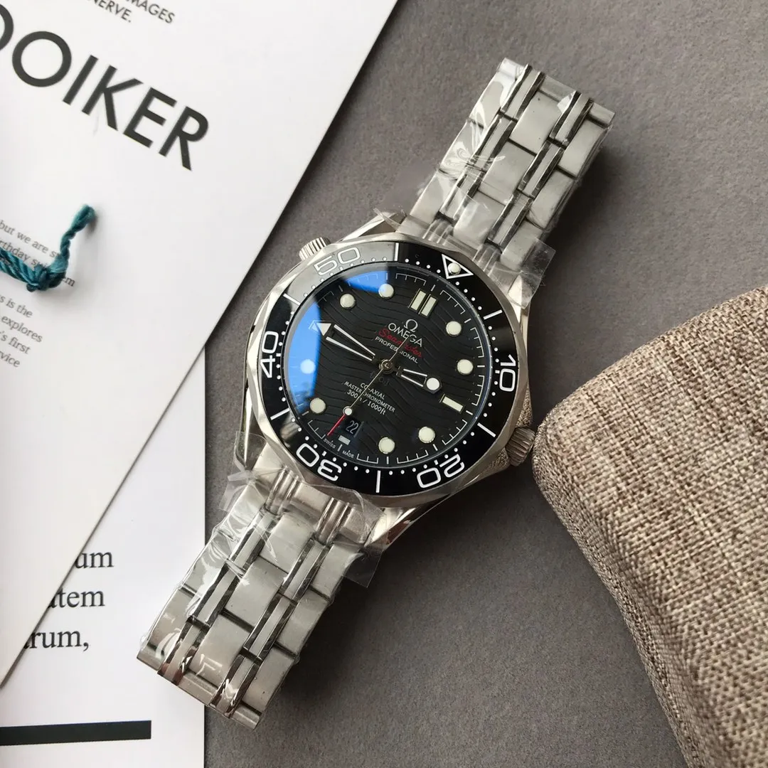 【Foreign trade import】💰1280! Omega (omega) [Series]: Seamaster 300m series Super waterproof [Style]: Men's watch Date display [Size]: Men's diameter 41mm Thickness 12mm [Movement]: Fully automatic mechanical movement carrying the most complex field of advanced watchmaking [Glass]: Mineral wear-resistant mirror [Strap]: Stainless steel original steel strap [Case]: Stainless steel and other modern materials Bezel ceramic [Buckle]: Original butterfly buckle E60