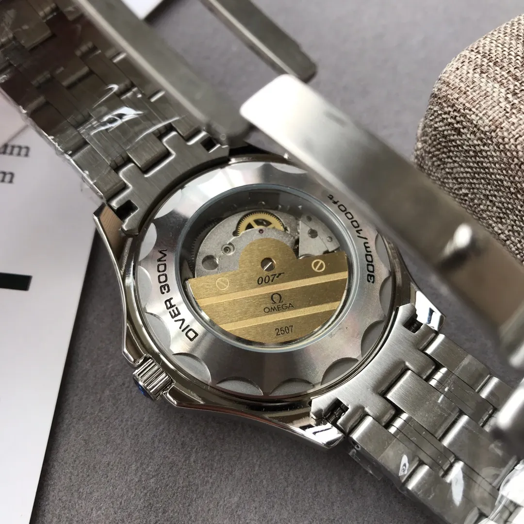 【Foreign trade import】💰1280! Omega (omega) [Series]: Seamaster 300m series Super waterproof [Style]: Men's watch Date display [Size]: Men's diameter 41mm Thickness 12mm [Movement]: Fully automatic mechanical movement carrying the most complex field of advanced watchmaking [Glass]: Mineral wear-resistant mirror [Strap]: Stainless steel original steel strap [Case]: Stainless steel and other modern materials Bezel ceramic [Buckle]: Original butterfly buckle E60