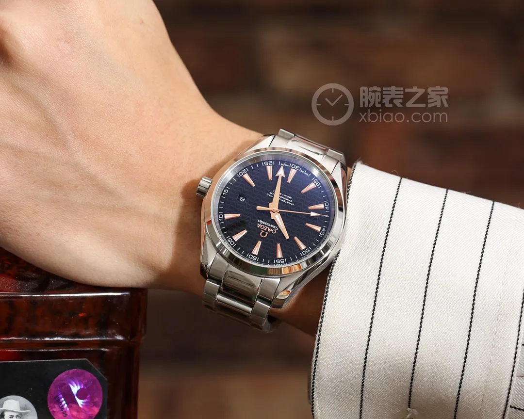 【Foreign trade import】💰1160! Omega has an indissoluble bond with the ocean. Decades before venturing into space, Omega had begun exploring the secrets of the deep sea. In 1932, the Omega Marine watch was tested at a depth of 73 meters in Lake Geneva and became a professional commercially available diving watch. In 1993, the Omega Seamaster 300-meter professional diving watch was born, becoming a truly classic diving watch masterpiece. Nowadays, the Omega Seamaster 300-meter diving watch is the sports watch of choice for many watch lovers. Its technological innovation and modern design concepts make it a professional and fashionable wrist timepiece. (Watch model: 210.22.44.51.03.001) ⚠️Features: The Omega Seamaster 150-meter watch has always been loved by everyone. This year, Omega launched the Seamaster 150-meter chronograph watch, with a total of 9 models in different colors. These new masterpieces not only change in appearance, the movement is equipped with a new automatic watch movement, this is Omega’s latest Master Chronometer!  ⚠️ [Latest bar picture] In an era when a new generation of watch lovers pursue multi-function and zero repairs - Haima officially recommends the 300-meter series 🌹👉👉 [Classic hot model to create greater glory] 🔥 Brand: Omega (return of distinguished quality products) [Breaking hot model after the year] Type: Fine men's watch (top) [Haima series] Strap: 316L stainless steel strap (comfortable) Movement: Original 8900 movement (stable) Material: Mineral super strong mirror (wear-resistant) Relief essence Vast atmosphere Unique ingenuity Treasure for the wrist Size: 41mm in diameter and 12mm thick Hot sale on the market! Welcome to reprint! Watch summary: Today, the Omega Seamaster series is one of the brand’s most popular series. This series has a highly recognizable appearance design and an accurate movement! Welcome to taste! ——Welcome to forward!