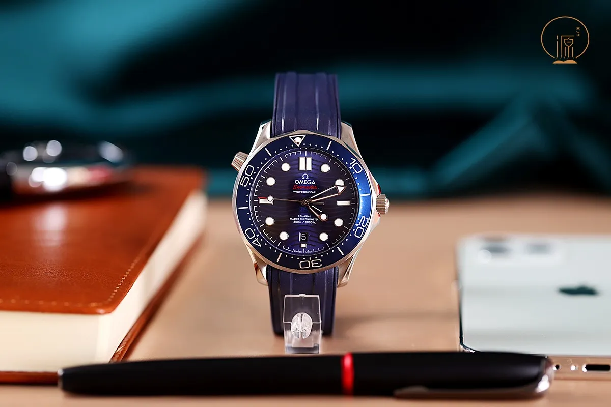 【High-end replica】💰1160! Omega Seamaster series ceramic rings are made with strict and consistent details. 🇨🇳Original synchronization, the same size of 42mm, equipped with fully automatic imported machinery! ✈️On the occasion of the 25th anniversary of the advent of diving watches, the new classic Seamaster series 300-meter diving watch was born against this background. This watch produced by Qiao Qiao really innovates and changes the brand's Haima series from the inside out.