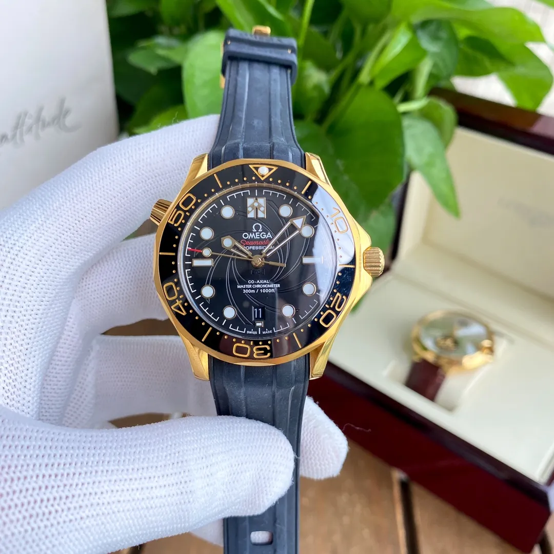 【Foreign trade import】💰1160! OMEGA-OMEGA🏅🏅 Type: Men's watch 🎉🎉 Case: Top version 316 stainless steel L Strap: Natural rubber waterproof tape Movement: 8215 Citizen mechanical movement ⚙️ Mirror: High-end double-pushed sapphire mirror glass Size: 40mm in diameter and 11mm thick ⭐"Original single molded pin buckle Ice blue luminous Steel strap buckle can be fine-tuned Calendar disk color official website synchronization ”⭐ 🍷Exquisite inheritance of real effects, quality guaranteed! ‼ ️The elegant style instantly enhances the charm of men and is a symbol of taste and noble life!