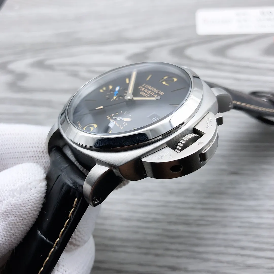 【High-end replica】💰1300! Panerai PAM001321 Series: LUMINOR Style: Fully automatic, 47mm, Men's Material: Stainless steel Movement Manufacturer: Panerai Movement Type: Fully automatic Swiss movement Thickness: 5.3mm Balance wheel: Glucydur® balance wheel Vibration frequency: 21600 oscillations per hour Shock absorber: Incabloc shock absorber Number of gems: 21 Number of parts: 160 (high-end Swiss movement, zero repair)