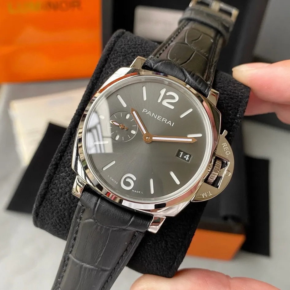 【High-end replica】💰1720! The new Panerai advanced customized version of V7 has arrived. The unisex model is ultra-thin and small in size 42mm, a benefit for thin people. Brand: Panerai Series: LUMINOR DUE Movement type: automatic machine Movement model: Citizen 9015 movement Table diameter: 42mm Case material: AISI 316L stainless steel🔥Top product, high quality products constantly🔥